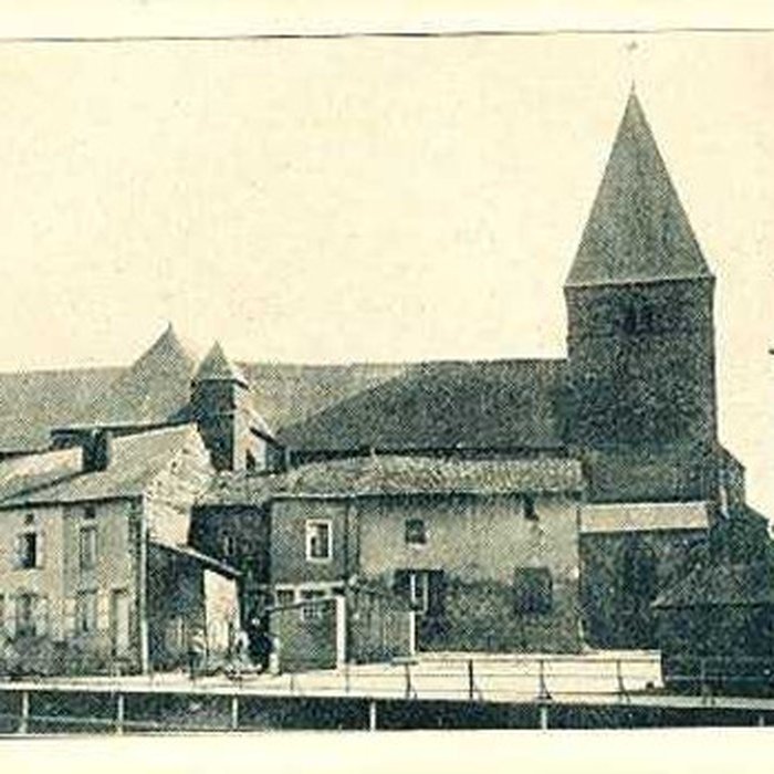 Photo de Église Saint-Jacques du Chesne et croix