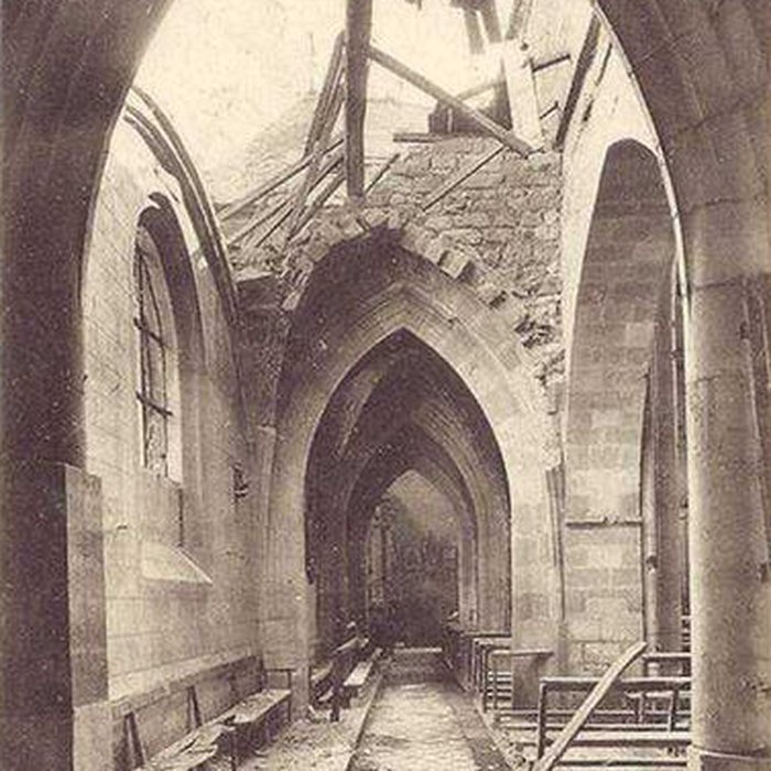 Photo de Église Saint-Jacques du Chesne et croix