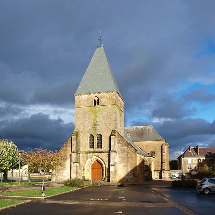 Photo de Église Saint-Jacques du Chesne et croix