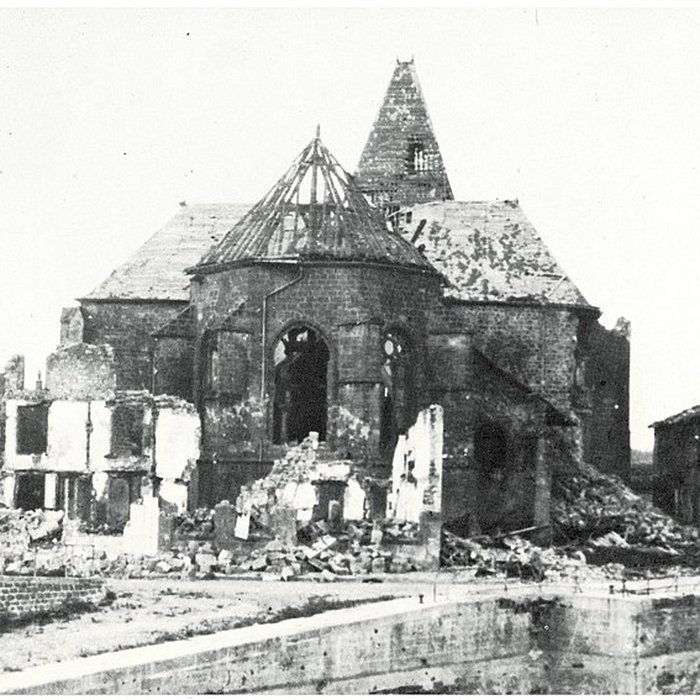 Photo de Église Saint-Jacques du Chesne et croix