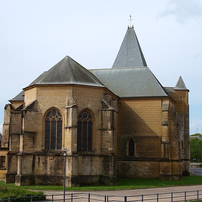 Photo de Église Saint-Jacques du Chesne et croix