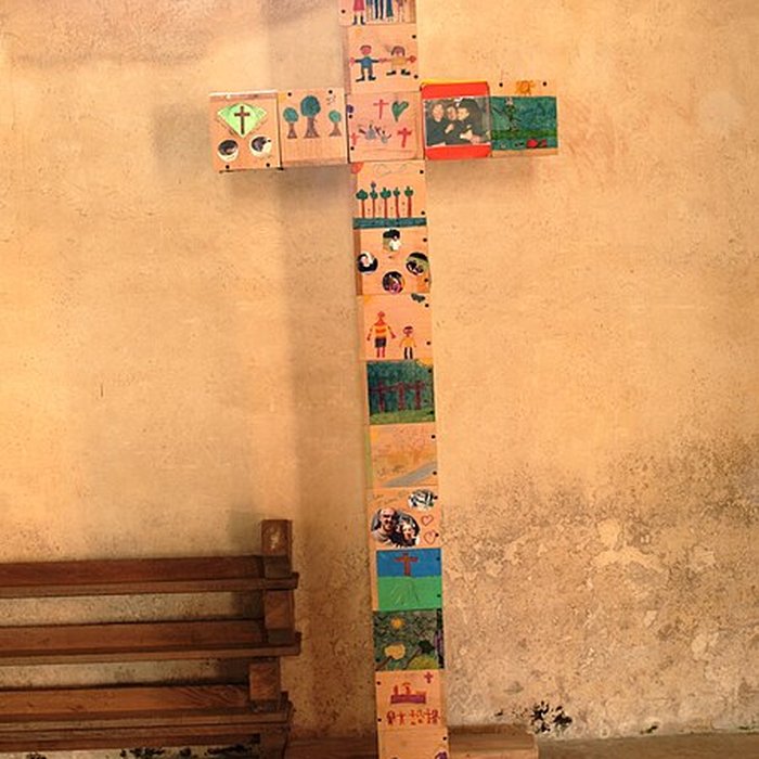 Photo de Église Saint-Jacques du Chesne et croix