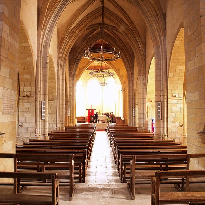 Photo de Église Saint-Jacques du Chesne et croix