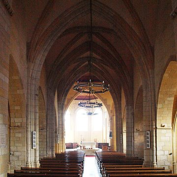 Église Saint-Jacques du Chesne et croix