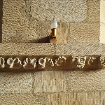 Église Saint-Jacques du Chesne et croix