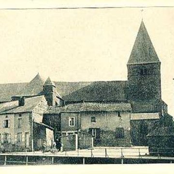 Église Saint-Jacques du Chesne et croix