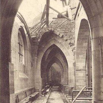 Église Saint-Jacques du Chesne et croix