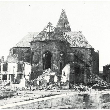 Église Saint-Jacques du Chesne et croix