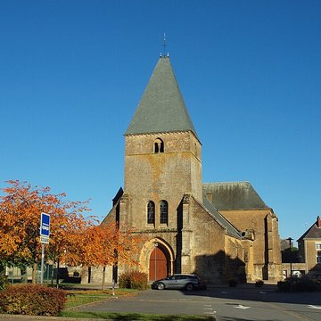 Église Saint-Jacques du Chesne et croix