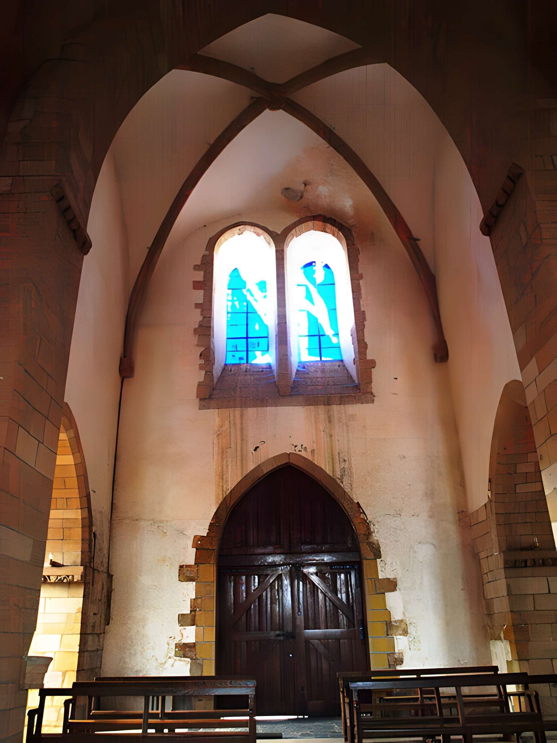 Église Saint-Jacques du Chesne et croix