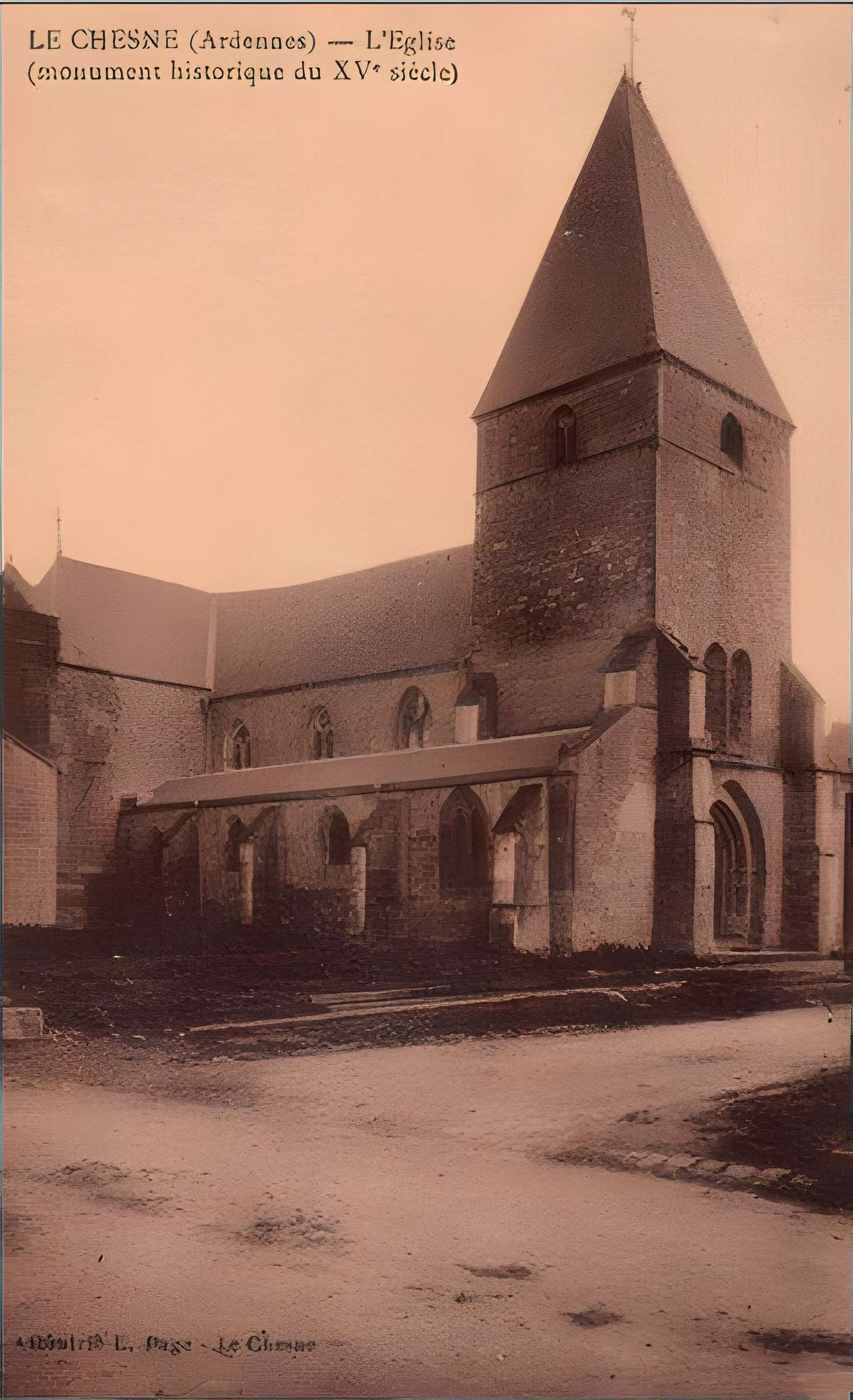 Église Saint-Jacques du Chesne et croix