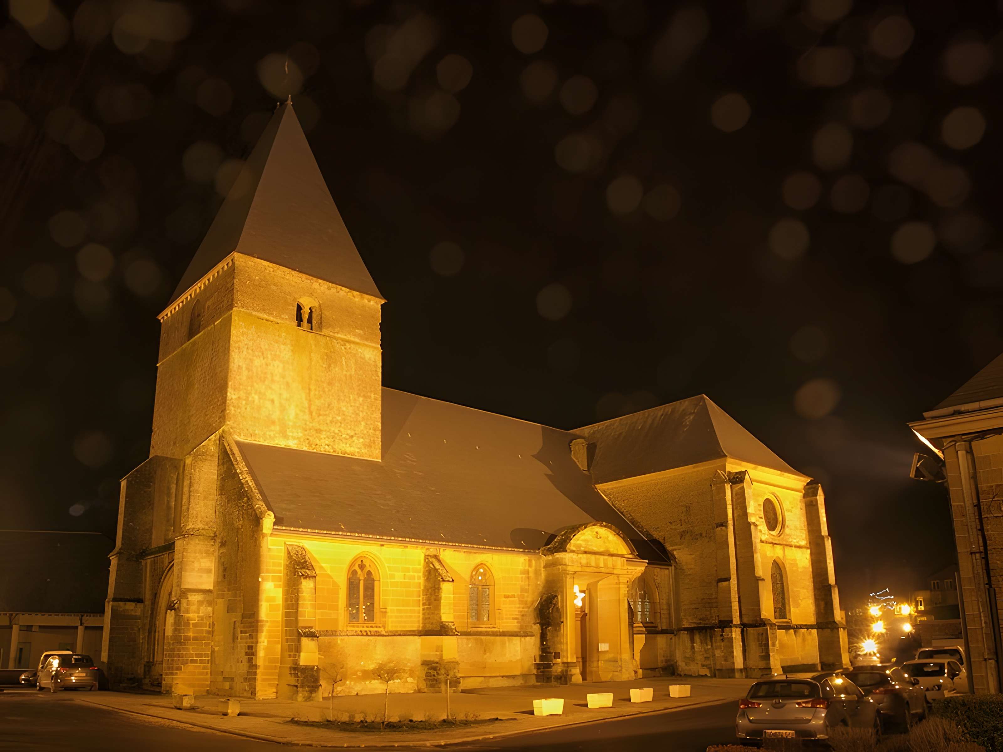 Église Saint-Jacques du Chesne et croix