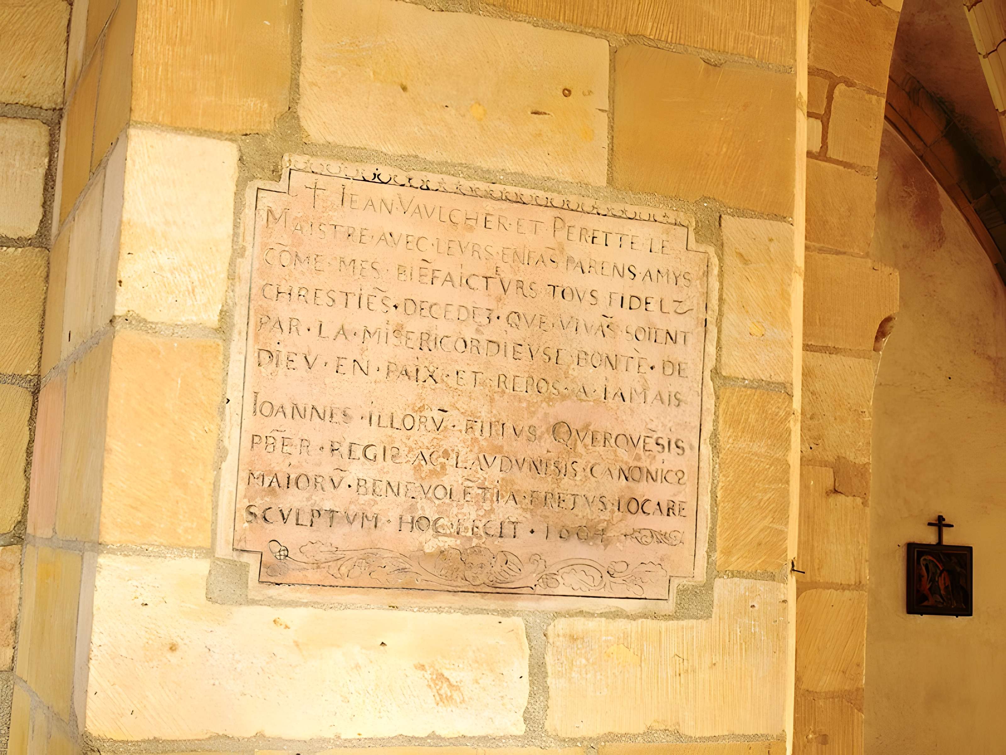 Église Saint-Jacques du Chesne et croix