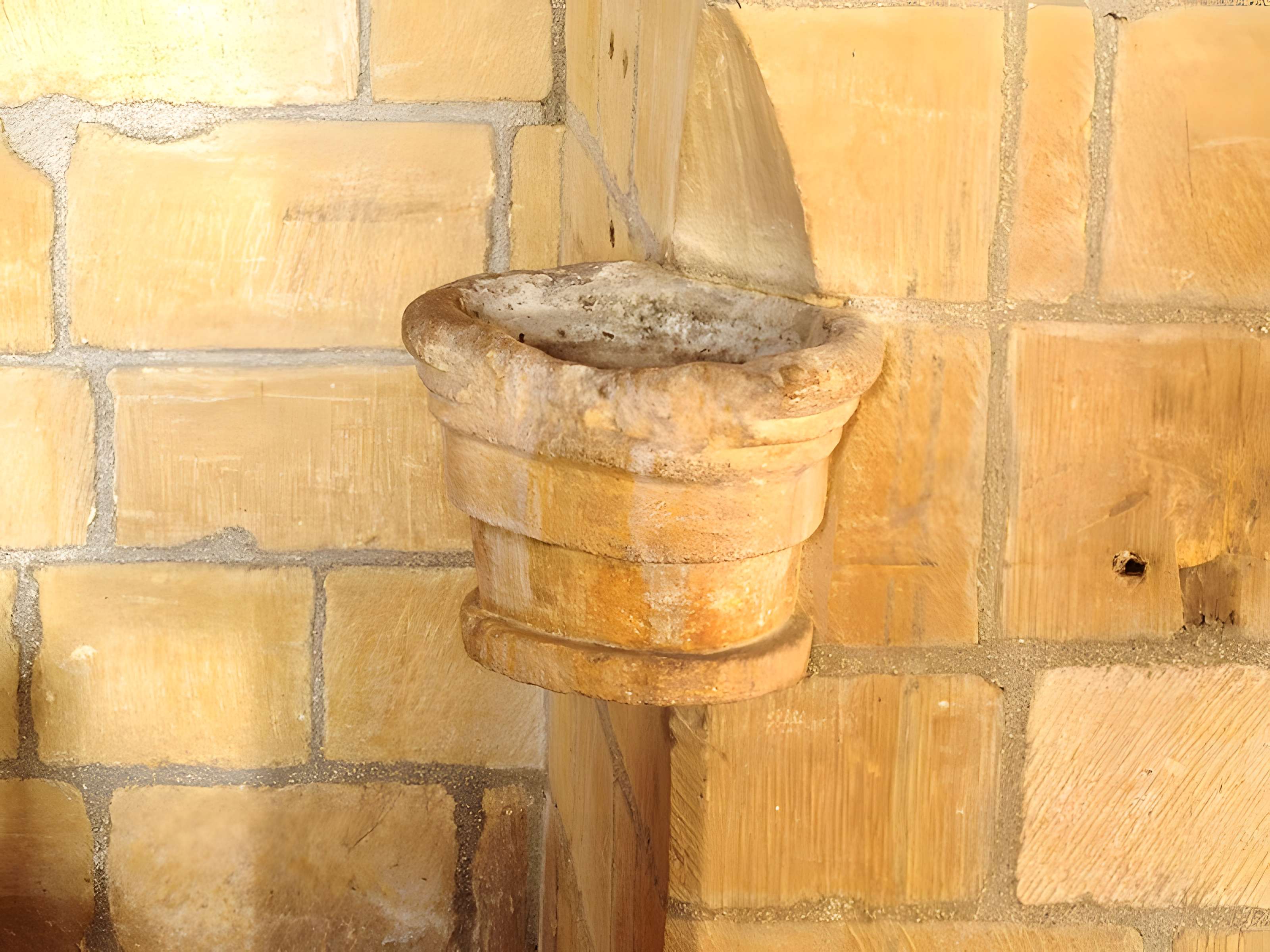 Église Saint-Jacques du Chesne et croix