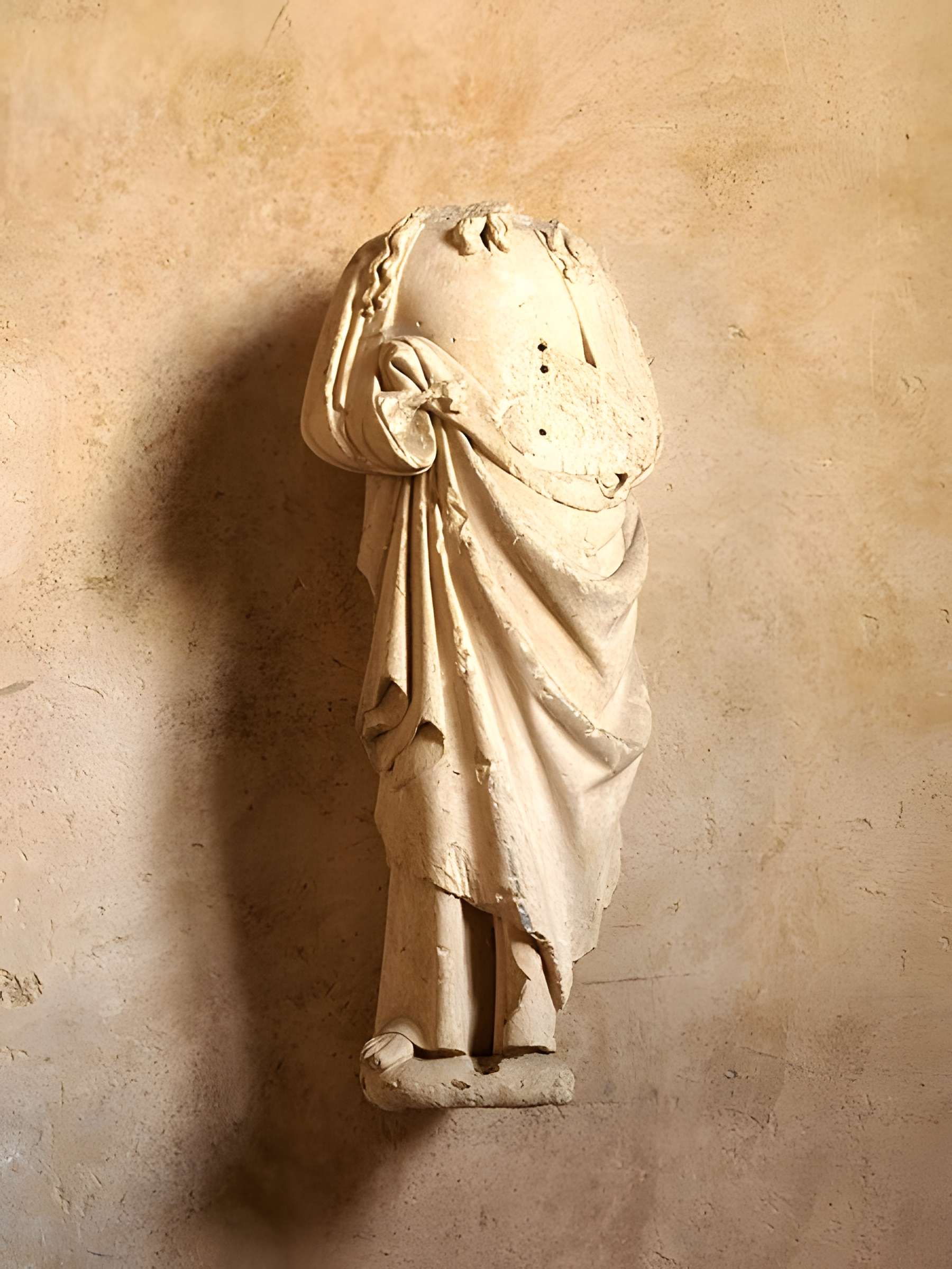 Église Saint-Jacques du Chesne et croix