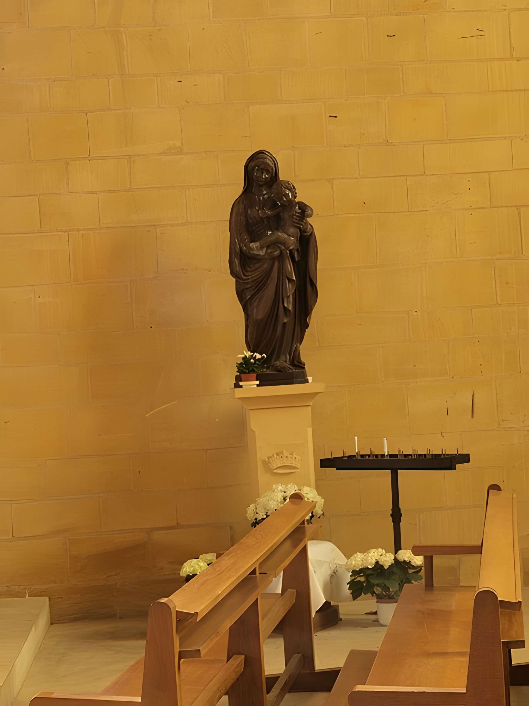 Église Saint-Jacques du Chesne et croix