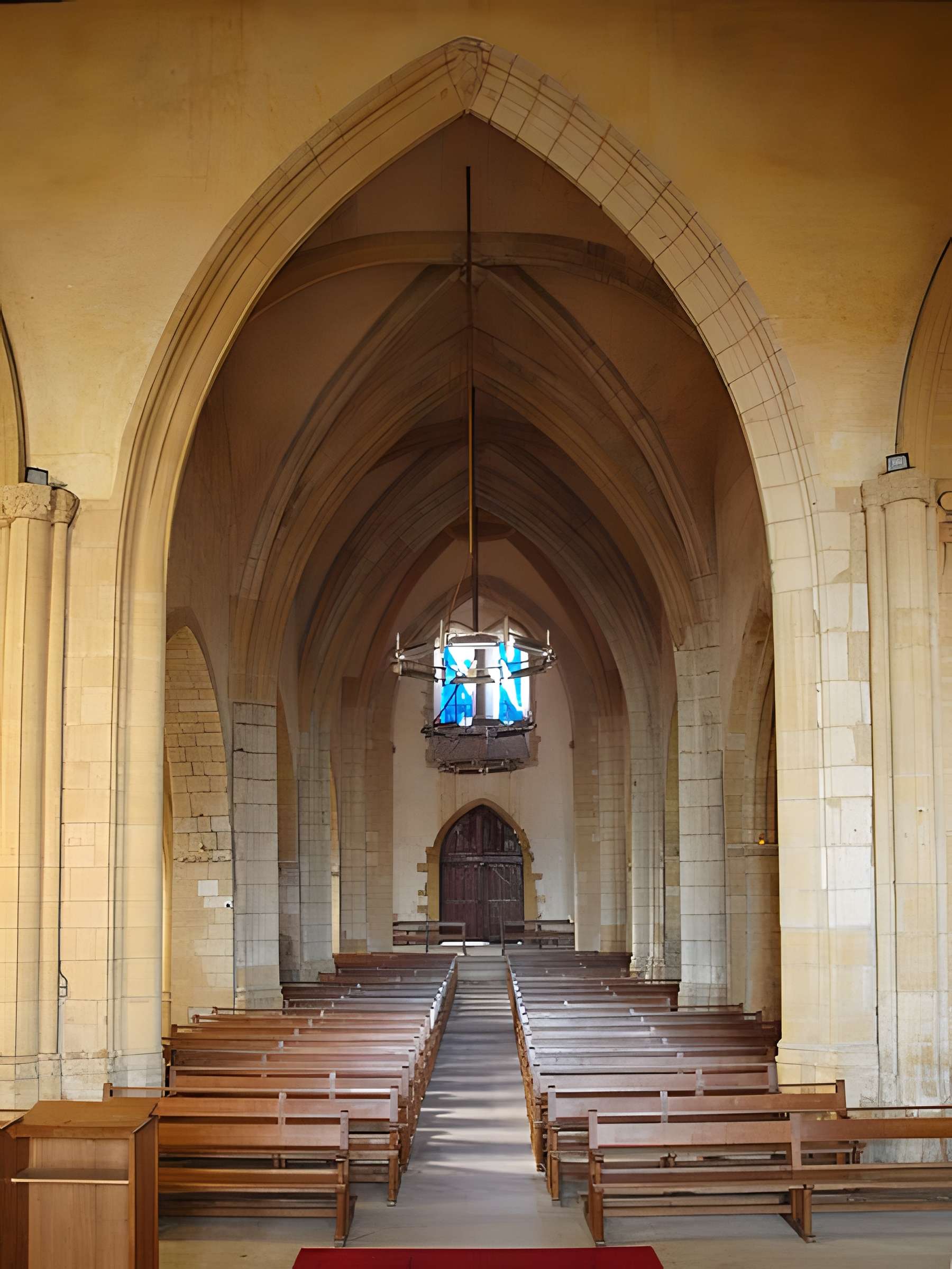 Église Saint-Jacques du Chesne et croix
