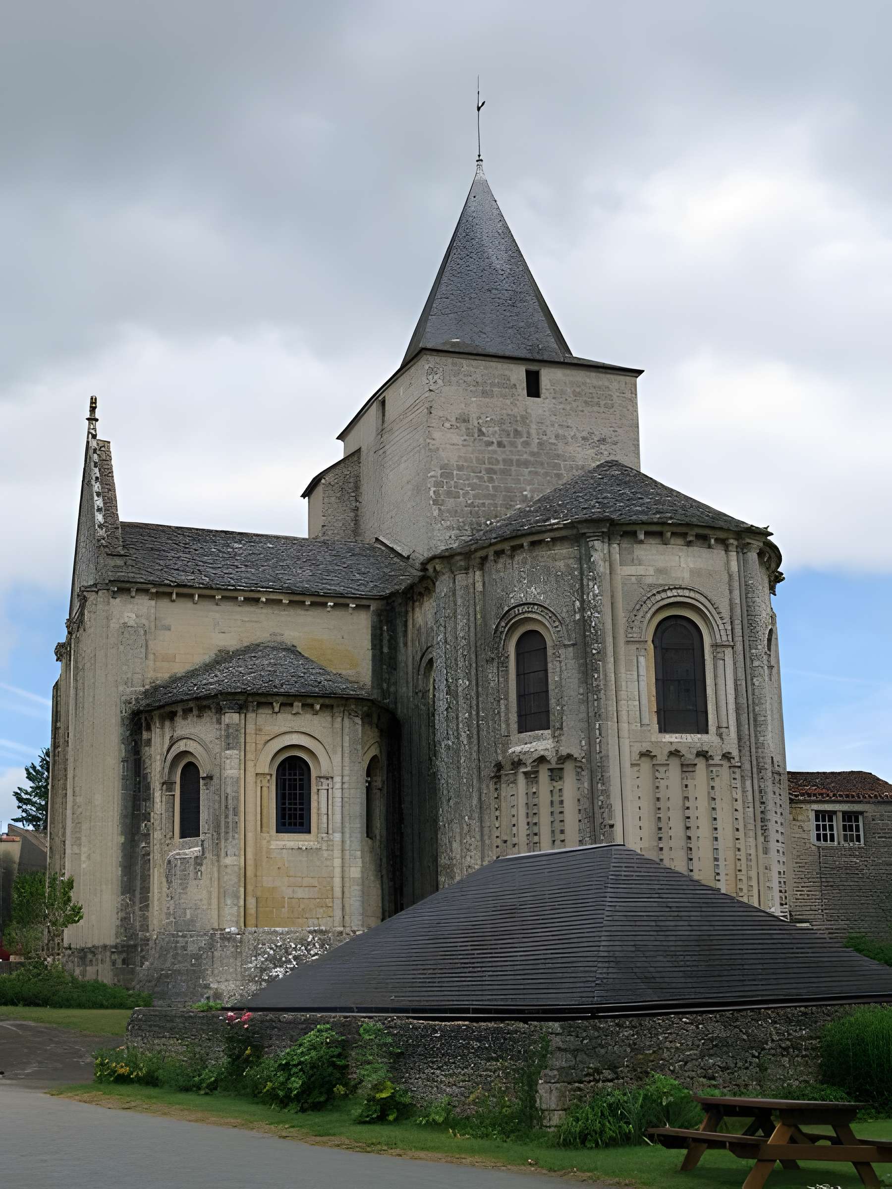 Église Saint-Jean-Baptiste de Jazeneuil
