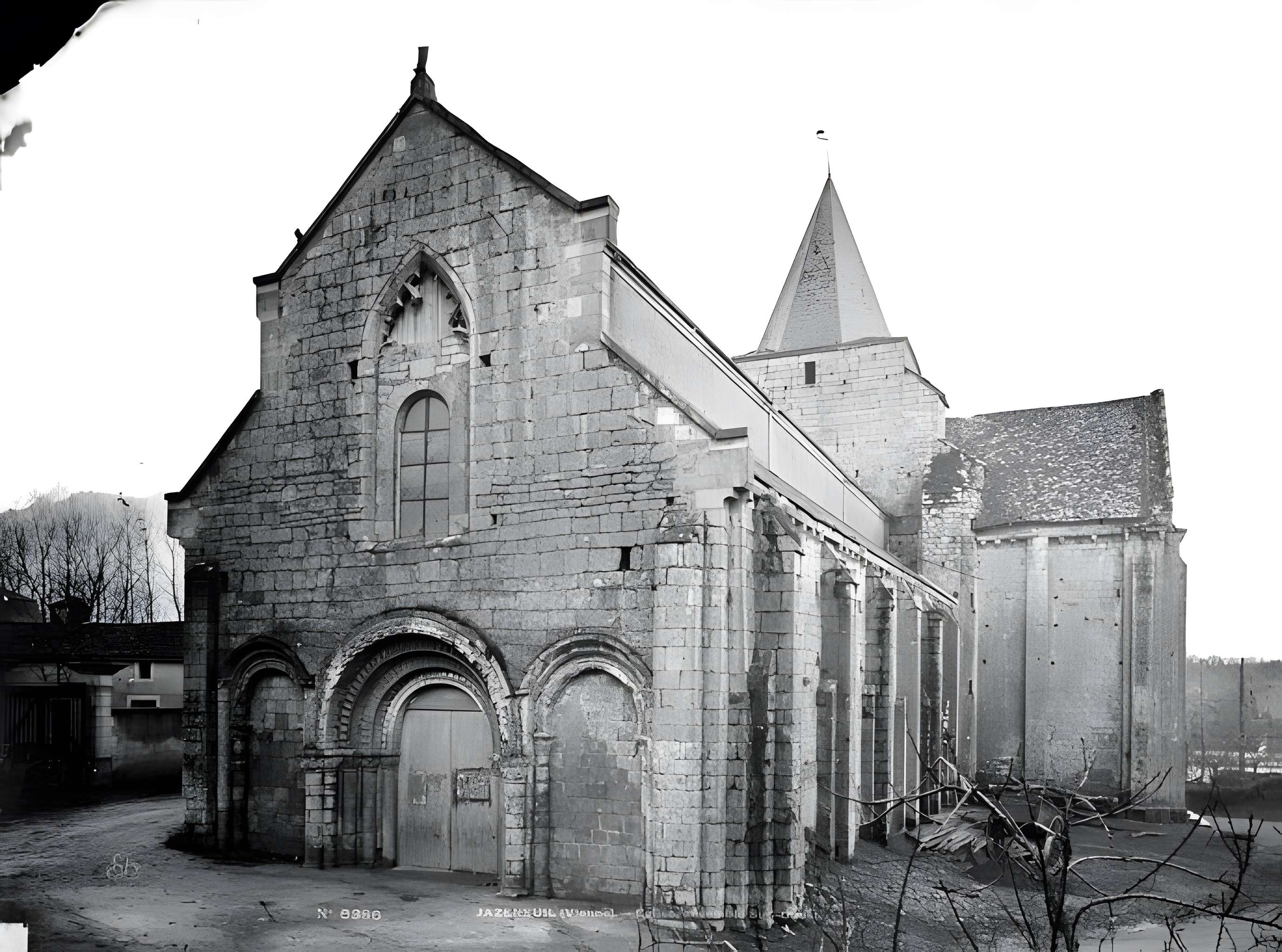 Église Saint-Jean-Baptiste de Jazeneuil