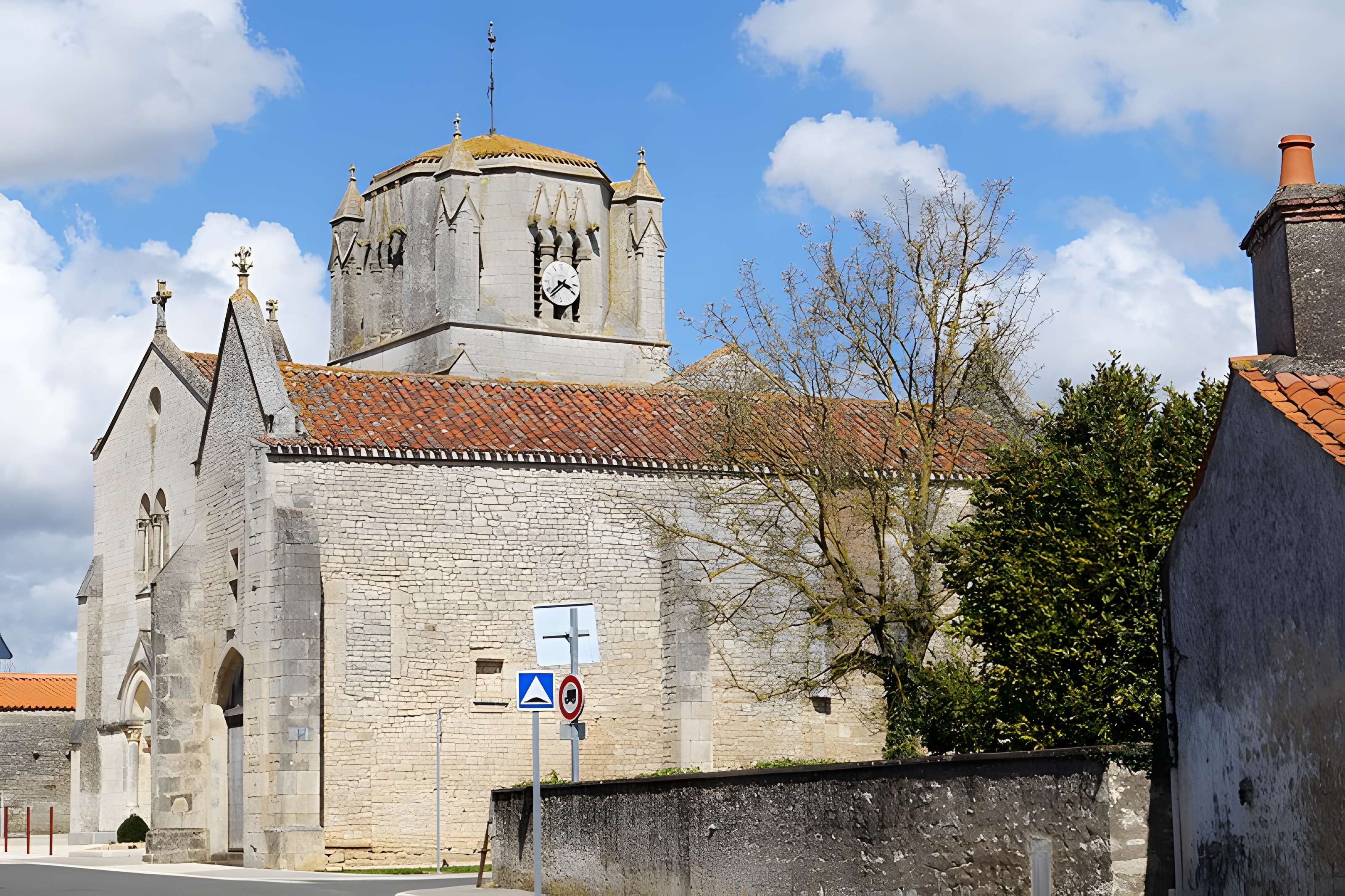 Église Saint-Nicolas des Magnils-Reigniers