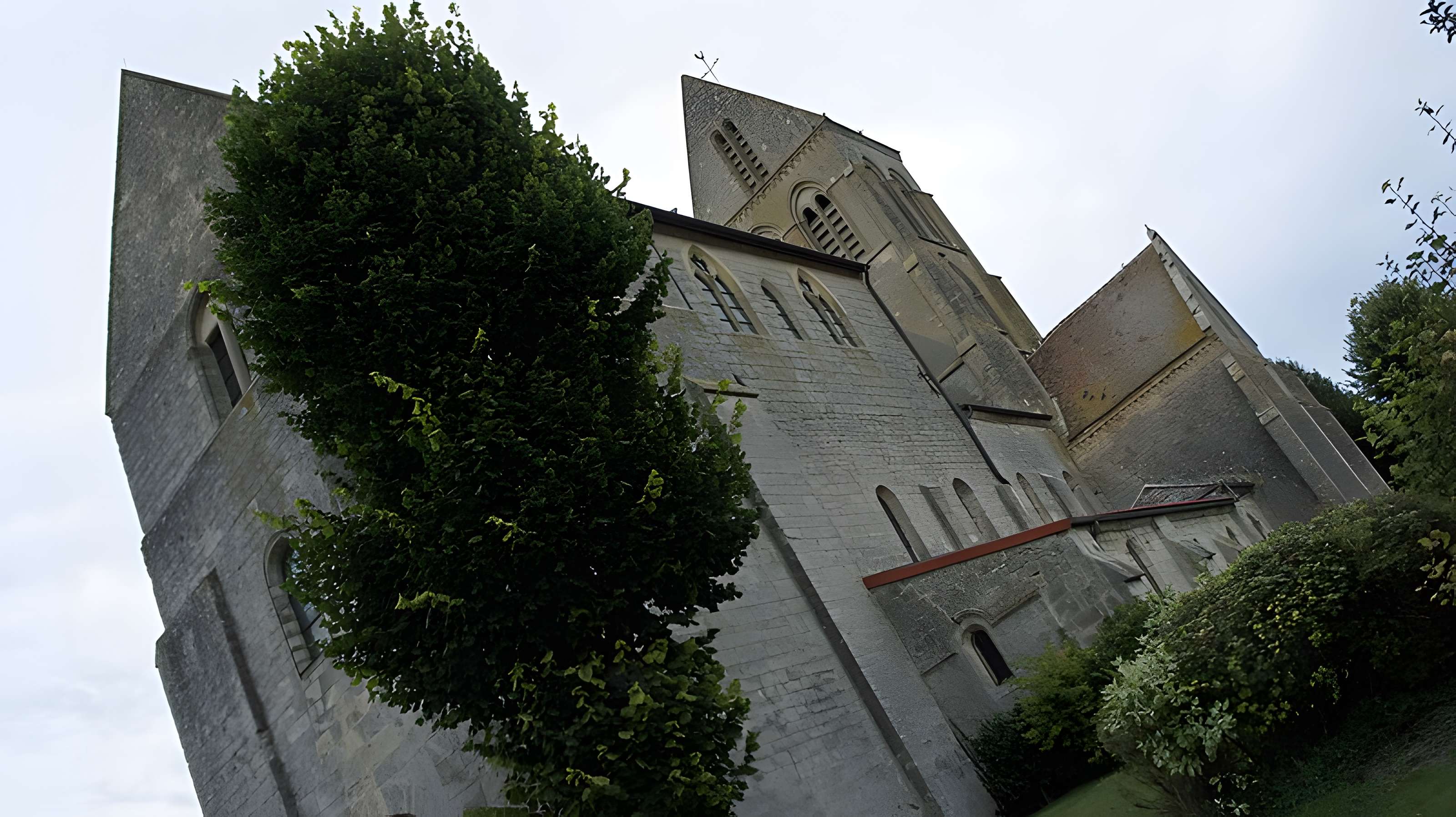 Église Saint-Julien de Courville