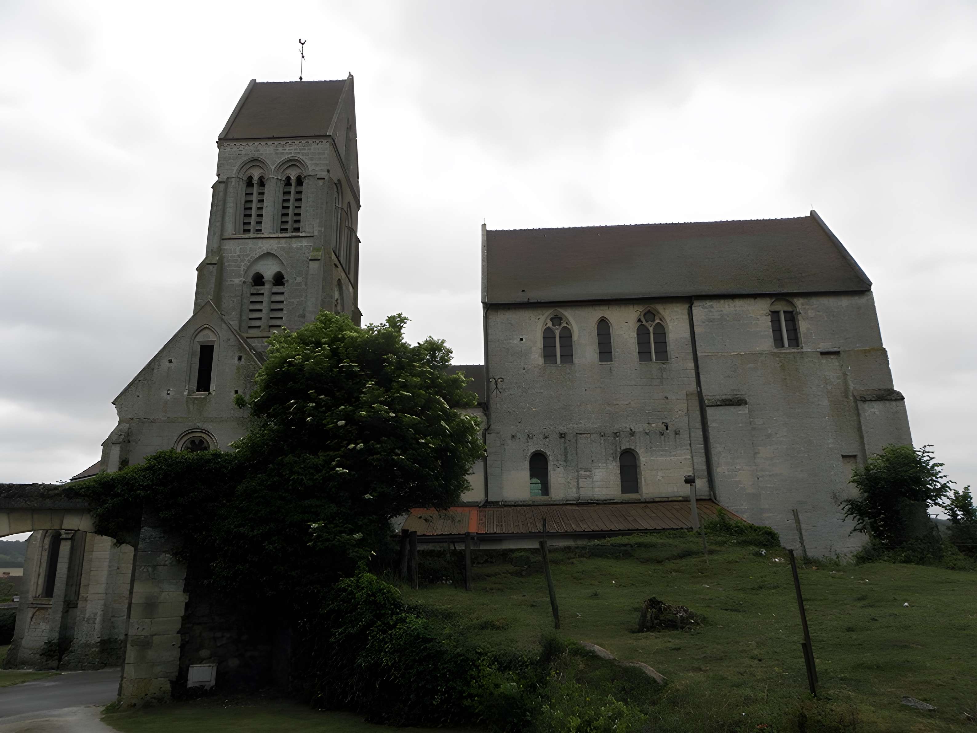 Église Saint-Julien de Courville