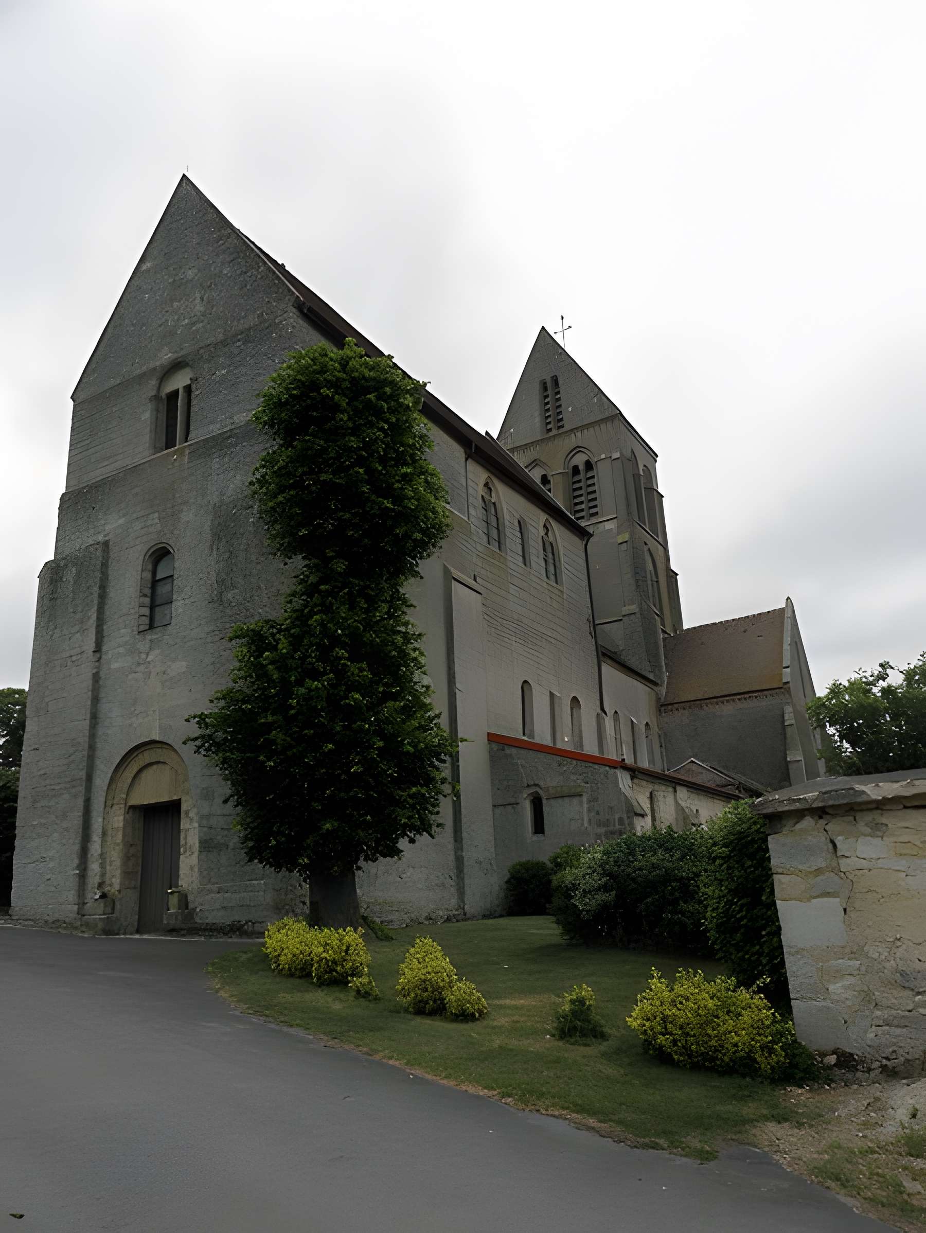 Église Saint-Julien de Courville