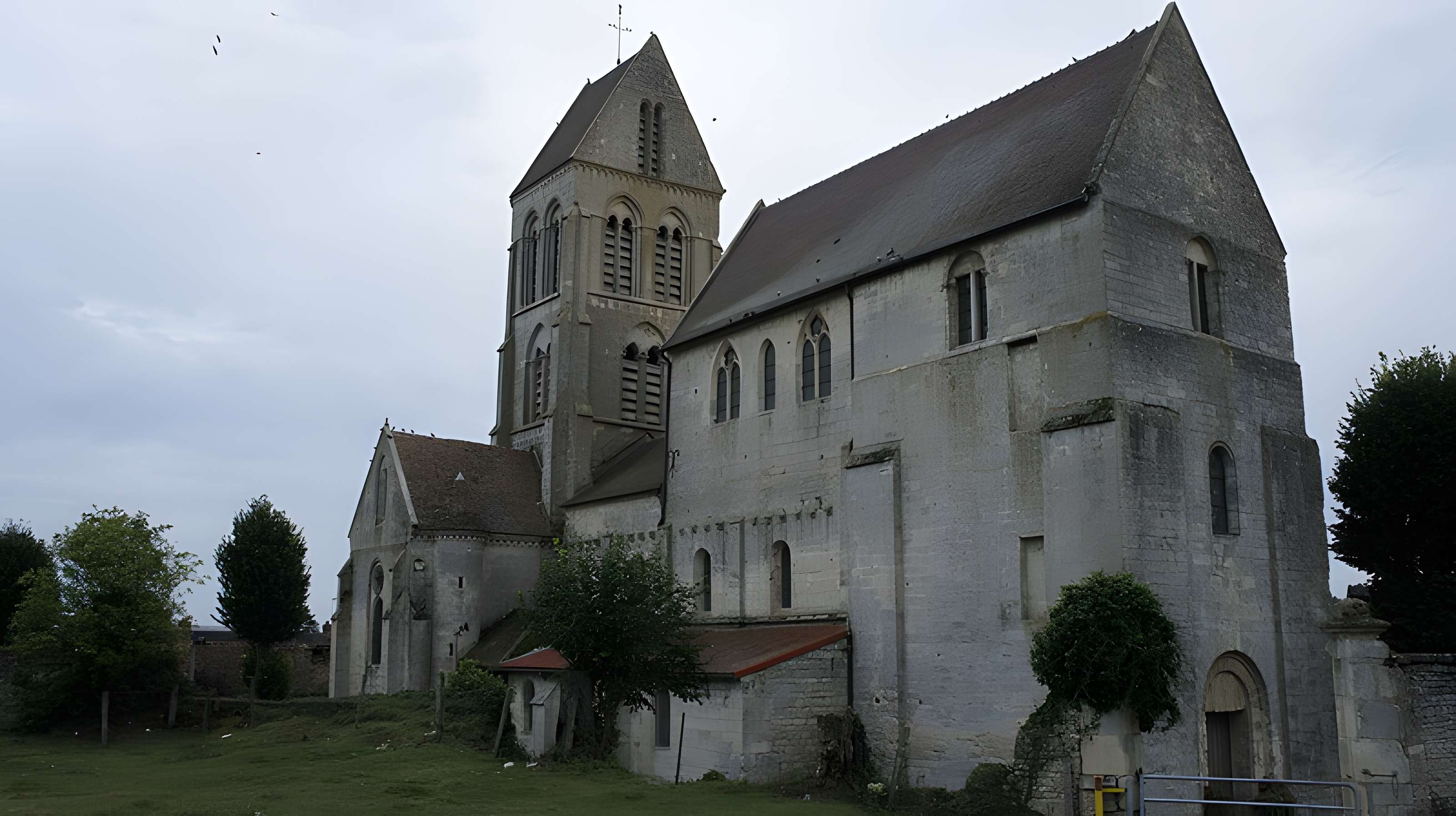 Église Saint-Julien de Courville