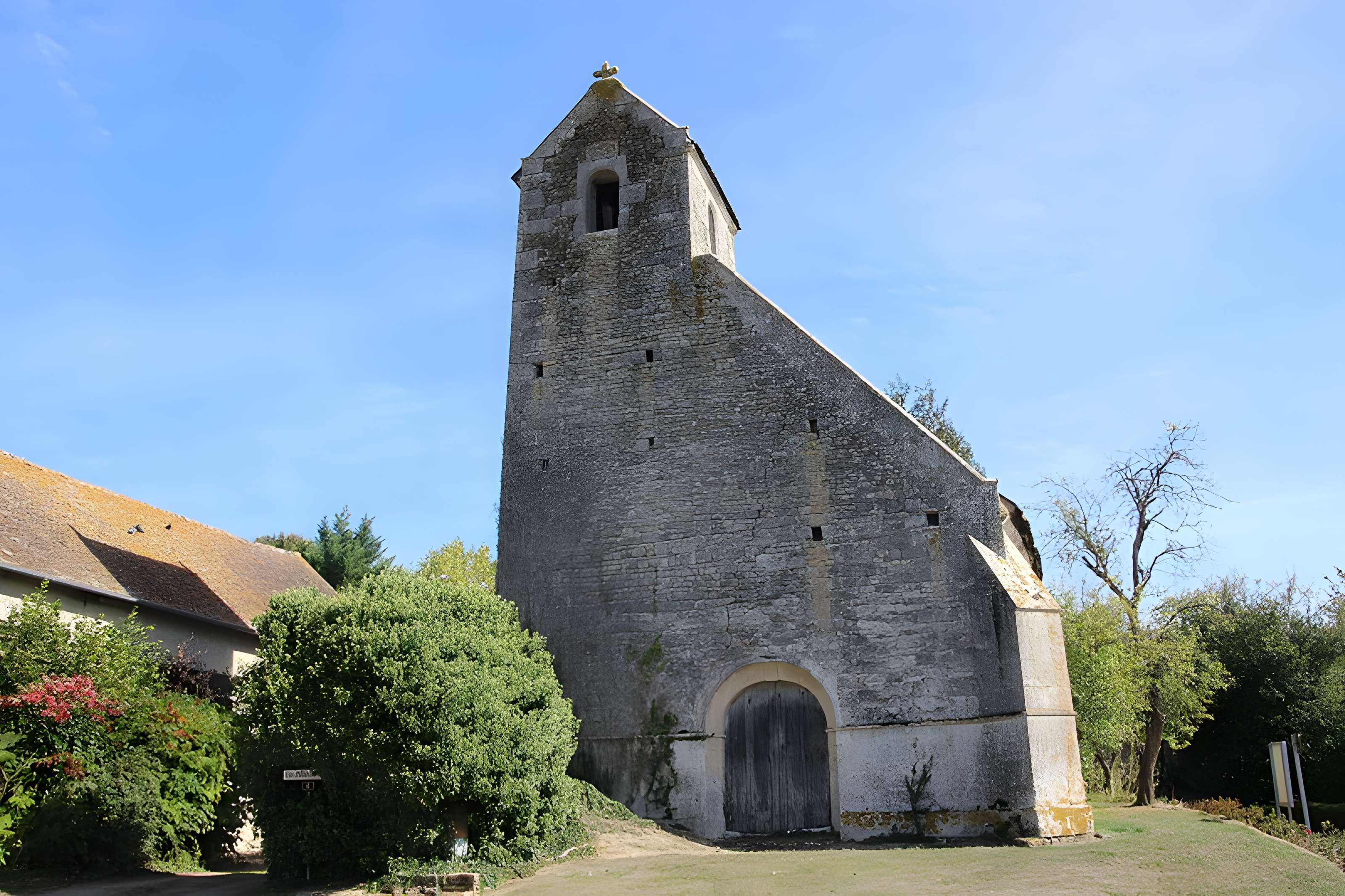 Église Saint-Julien de Montrenault