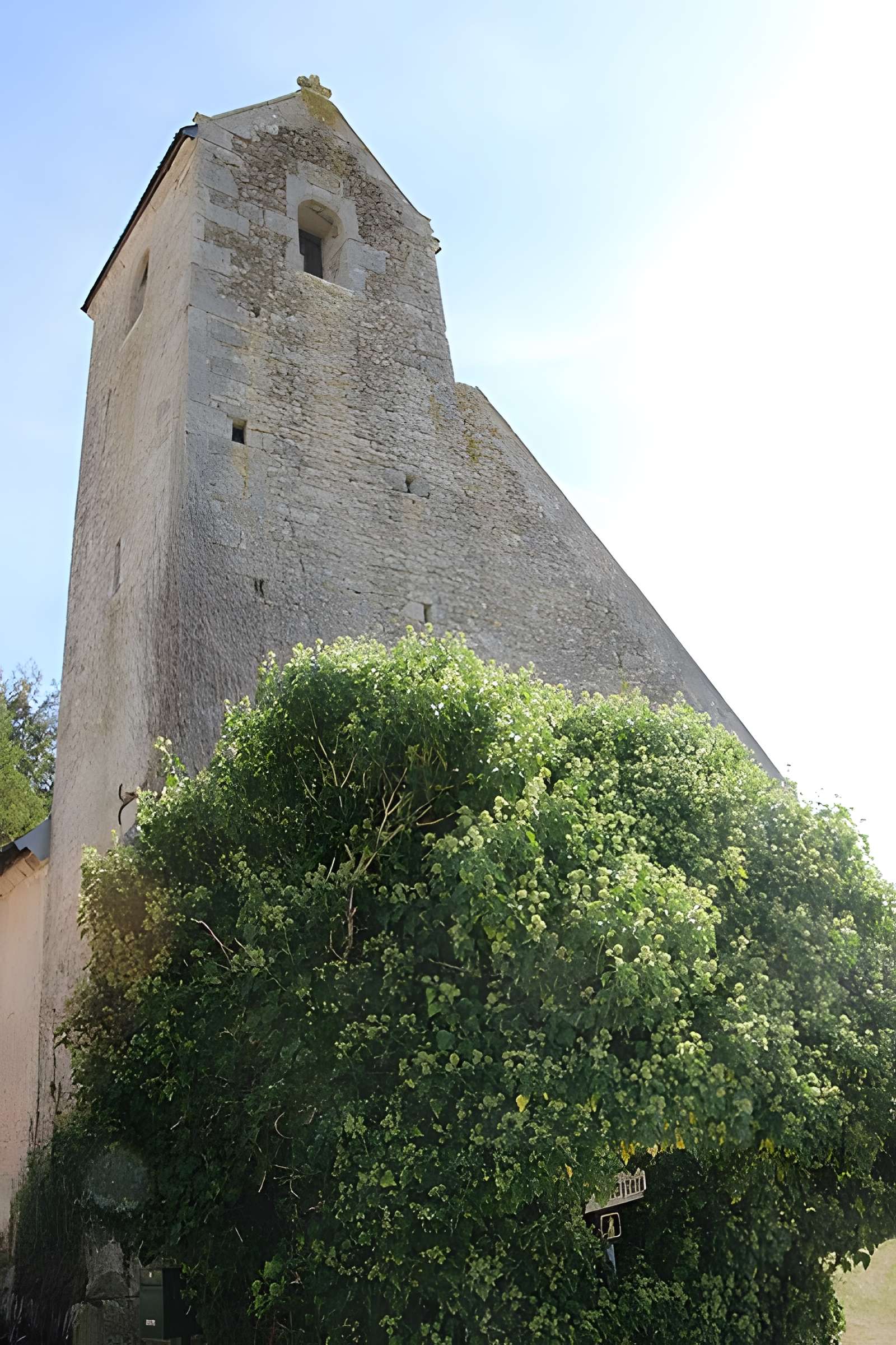 Église Saint-Julien de Montrenault