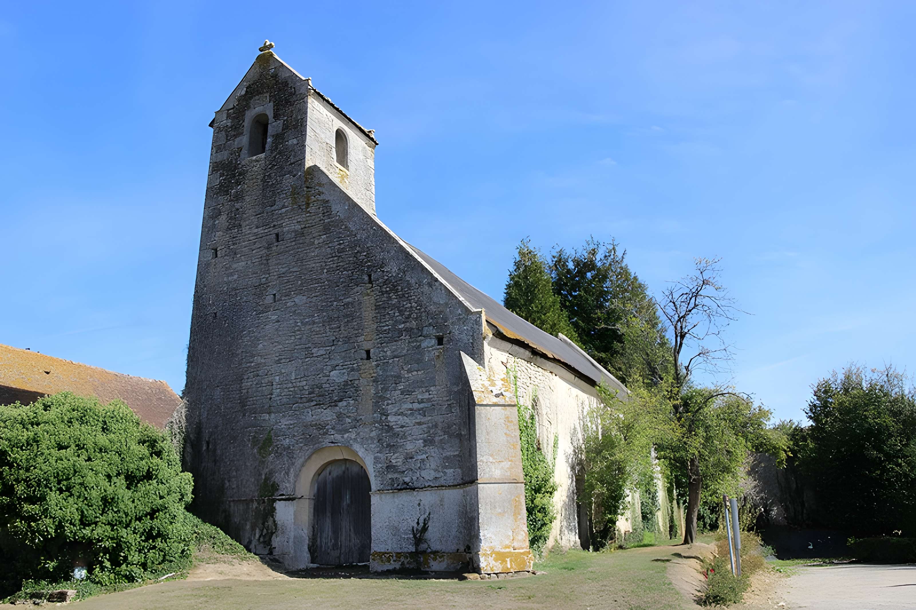 Église Saint-Julien de Montrenault