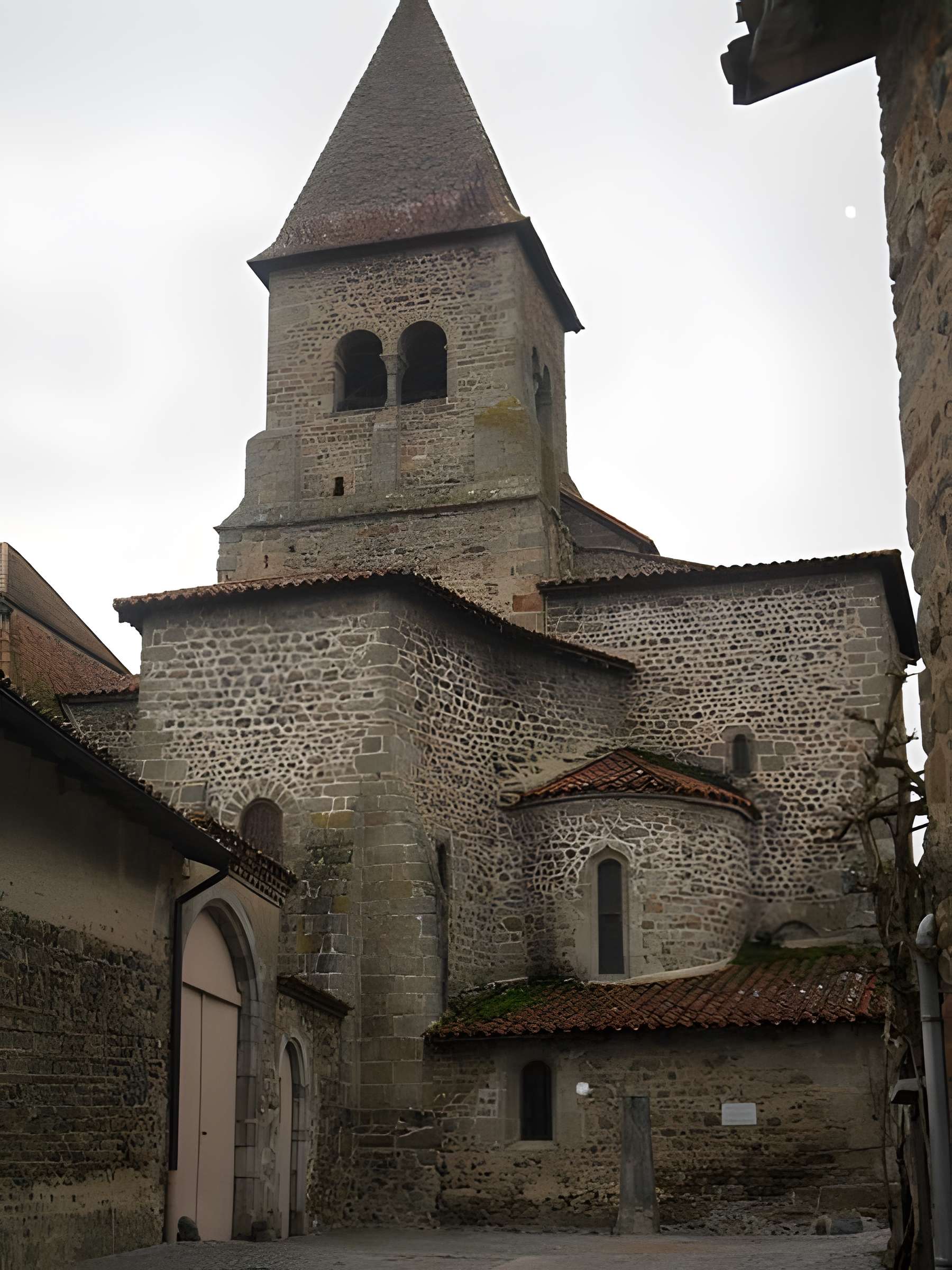 Église Saint-Julien de Pommiers 