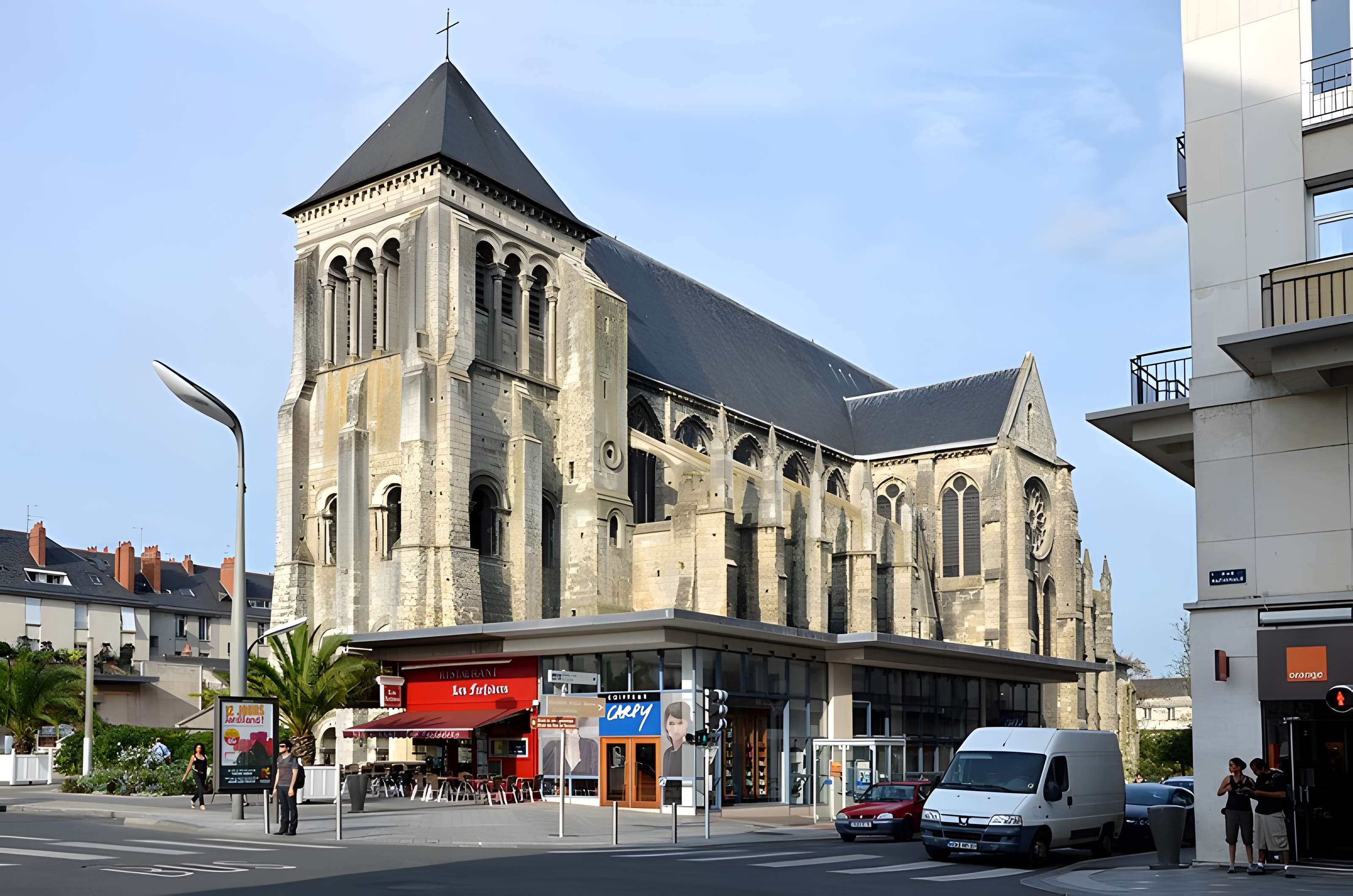 Église Saint-Julien de Tours