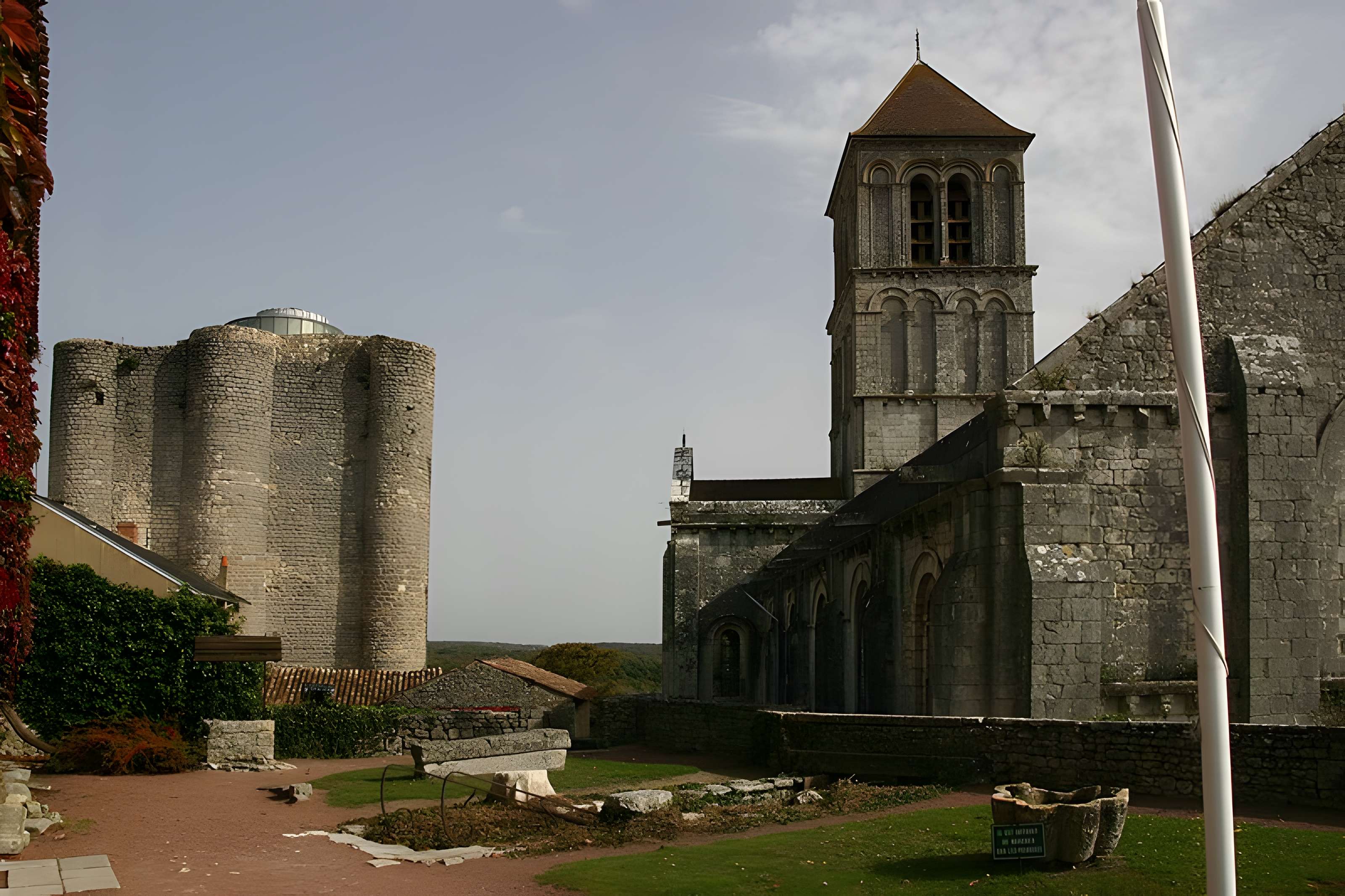 Église Saint-Pierre de Chauvigny