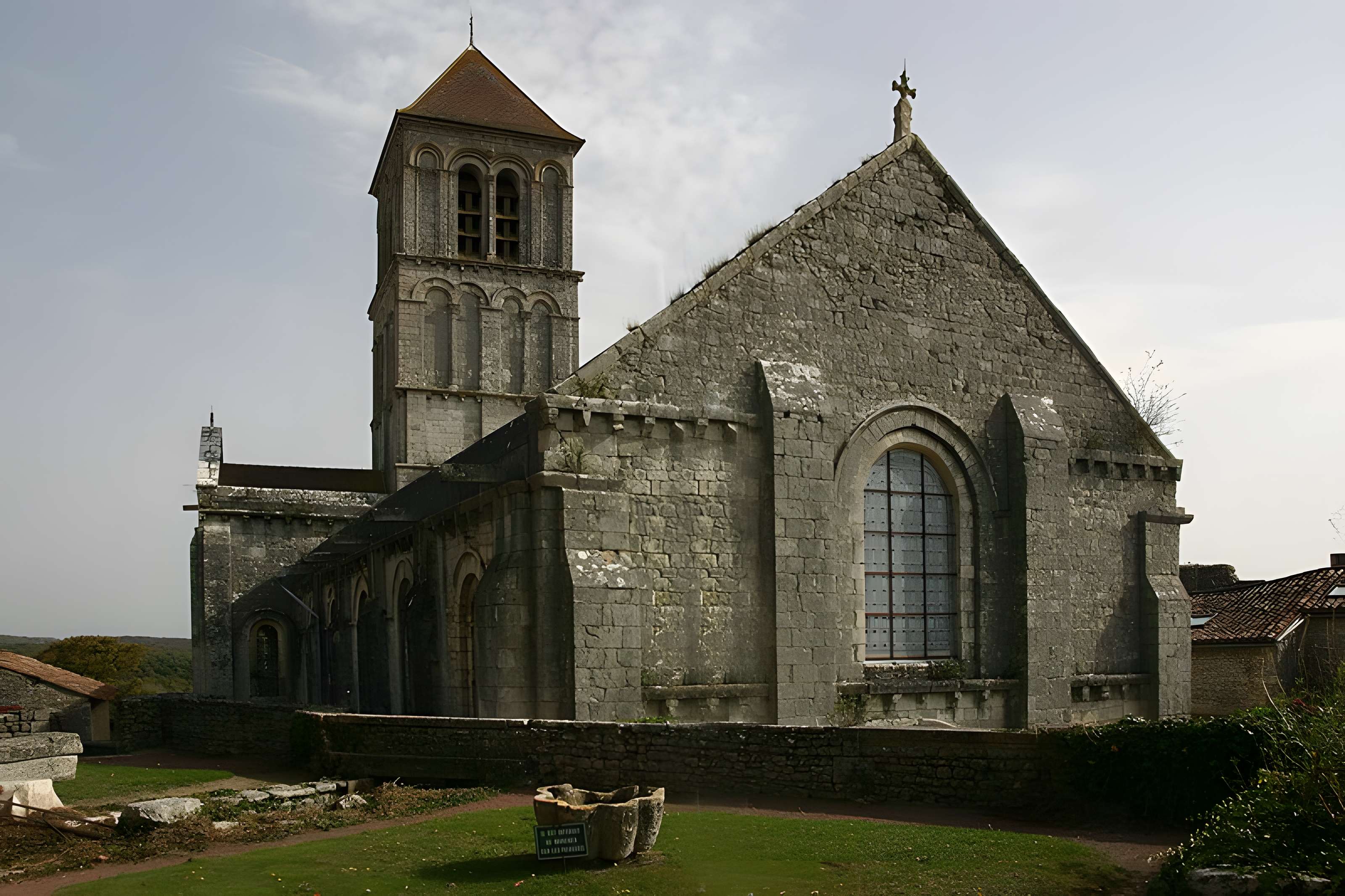 Église Saint-Pierre de Chauvigny