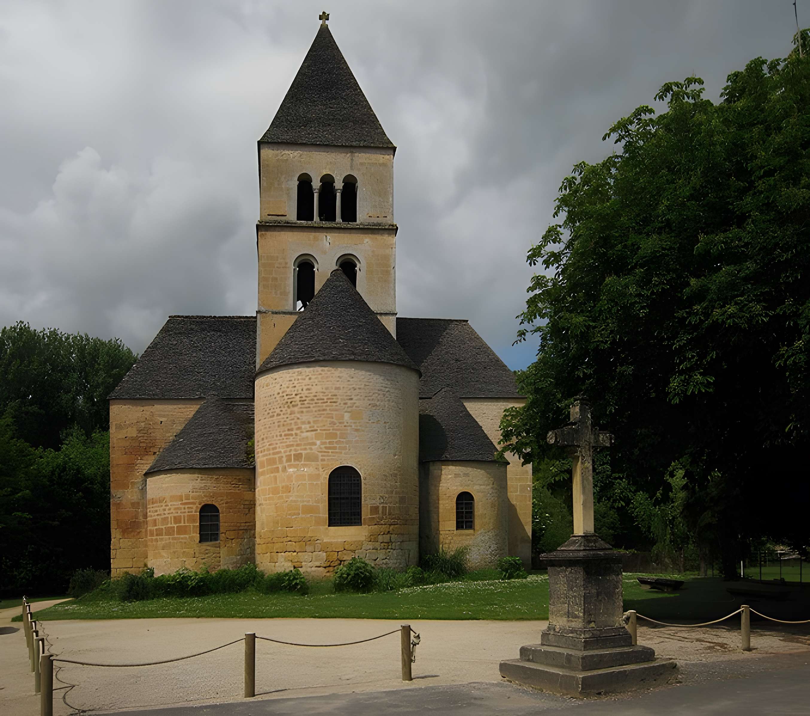 Église Saint-Léonce de Saint-Léon-sur-Vézère
