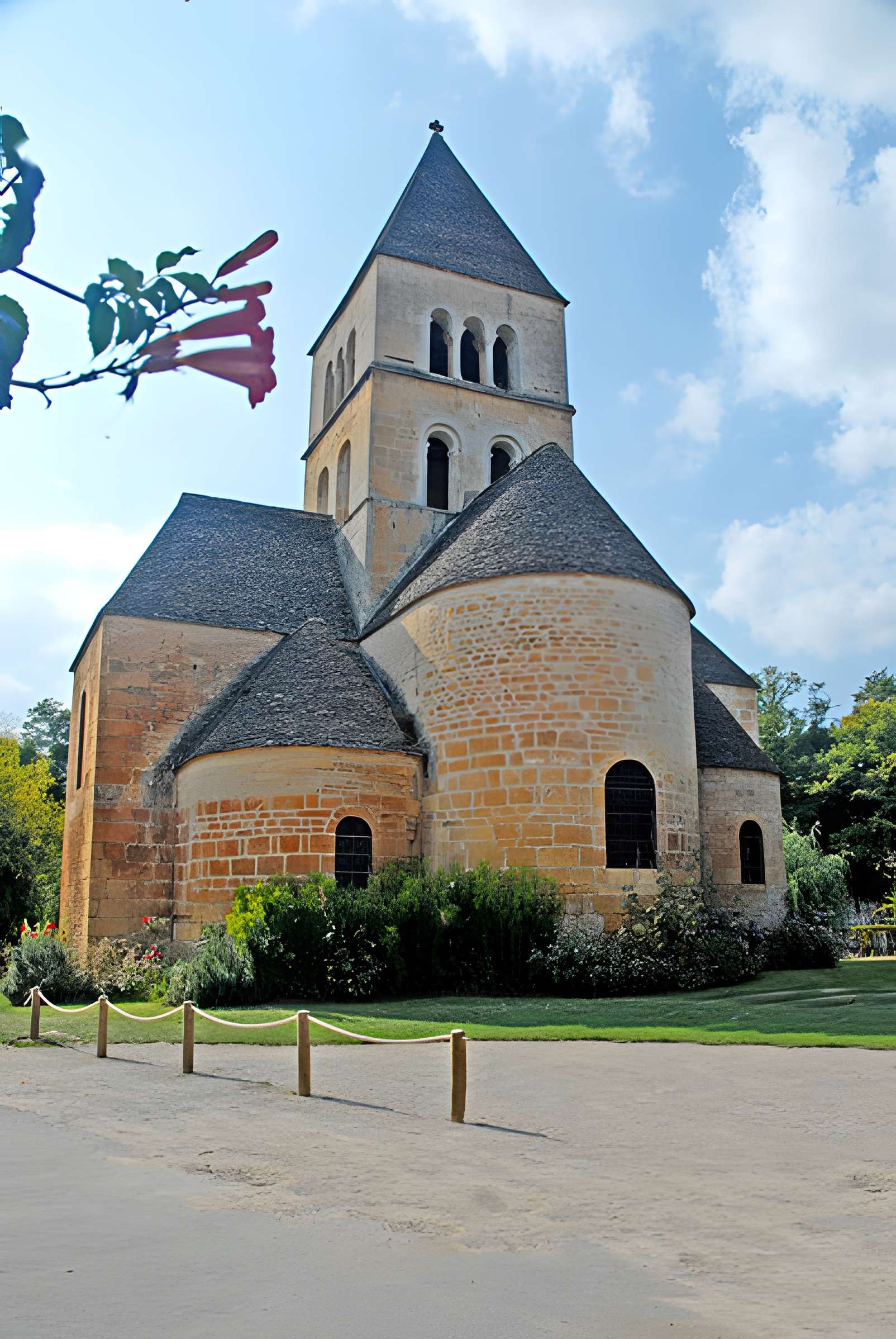 Église Saint-Léonce de Saint-Léon-sur-Vézère