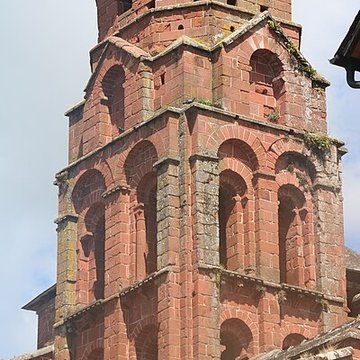 Église Saint-Pierre de Collonges-la-Rouge
