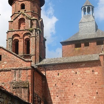 Église Saint-Pierre de Collonges-la-Rouge