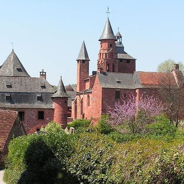 Église Saint-Pierre de Collonges-la-Rouge