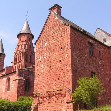 Église Saint-Pierre de Collonges-la-Rouge