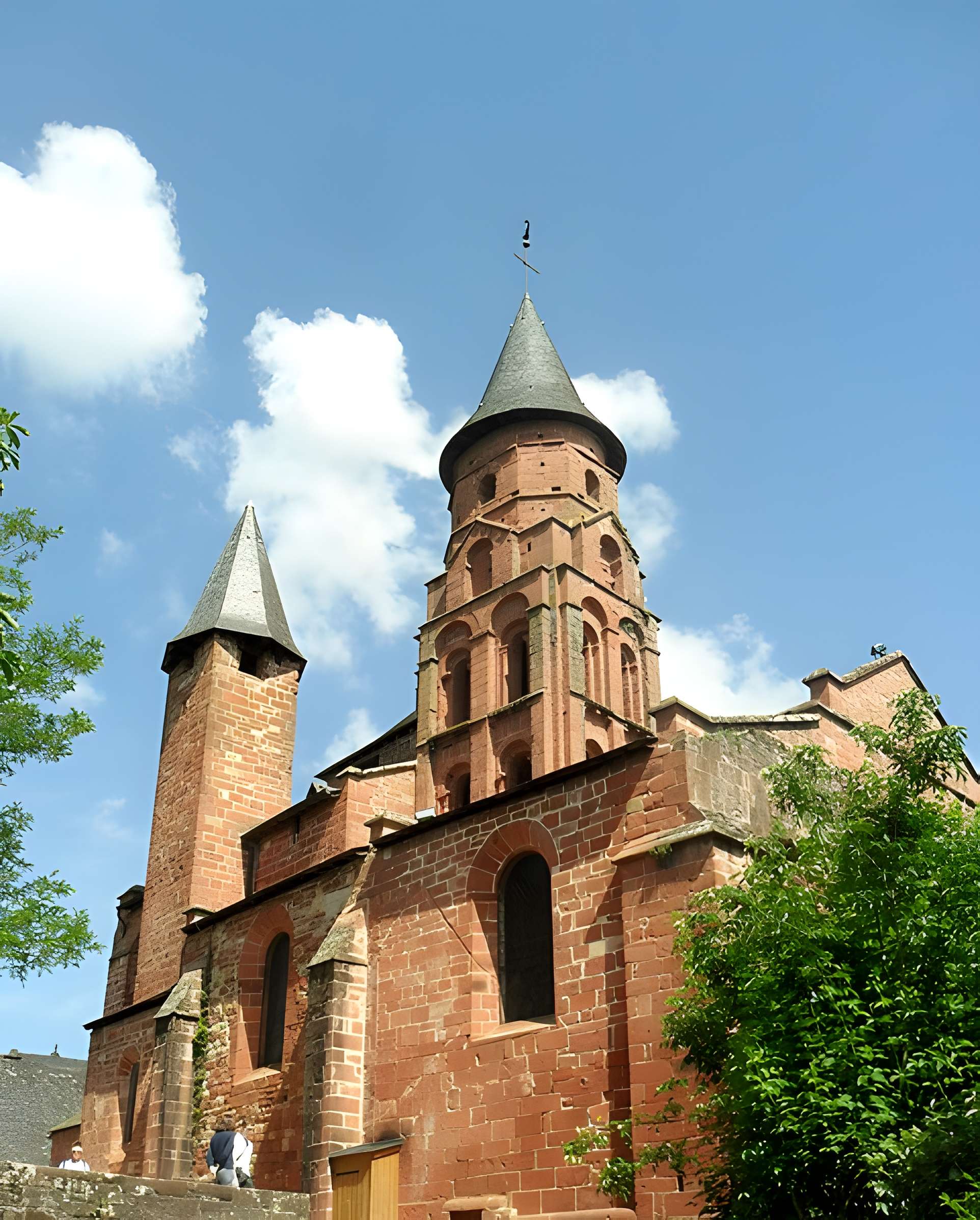 Église Saint-Pierre de Collonges-la-Rouge