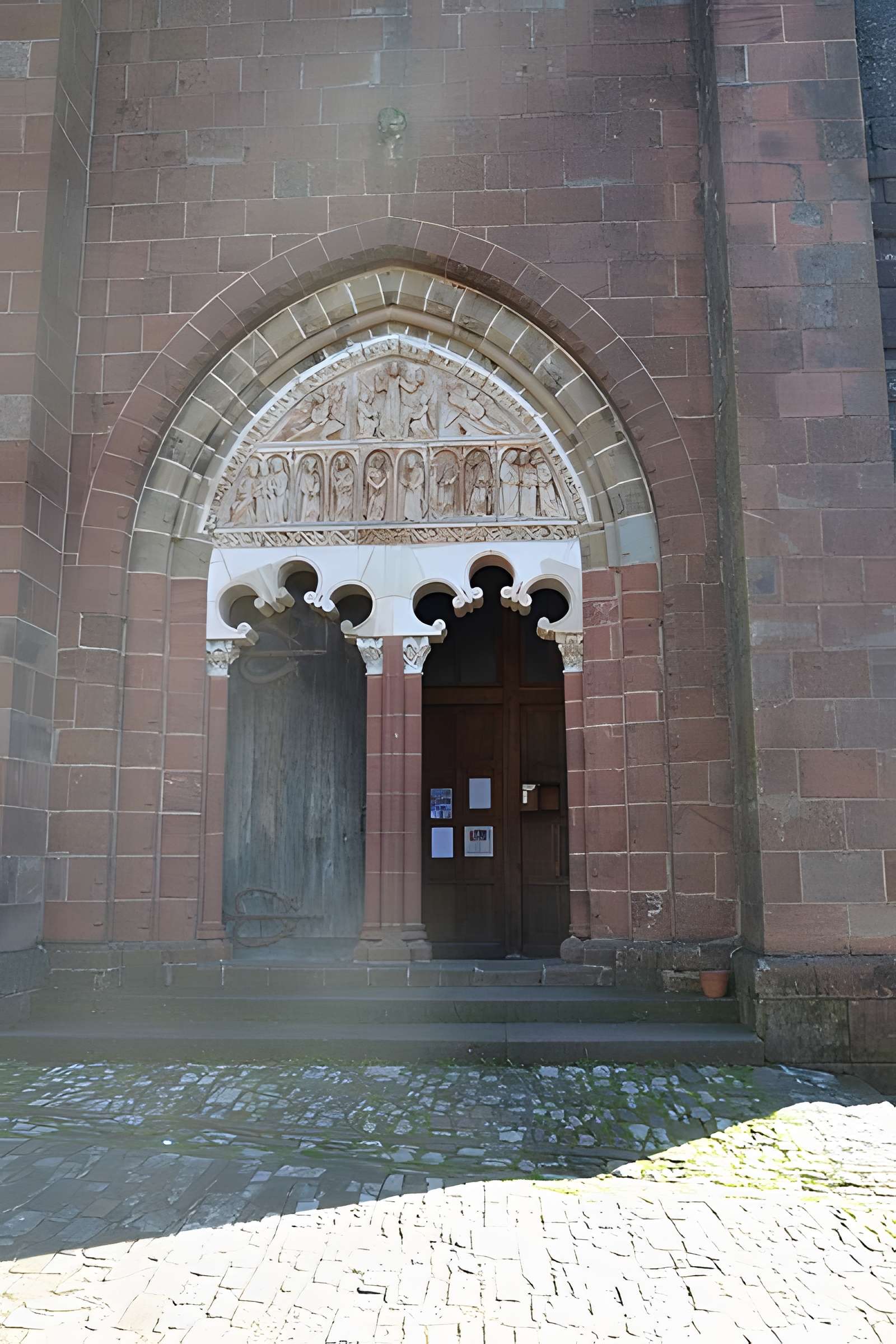 Église Saint-Pierre de Collonges-la-Rouge