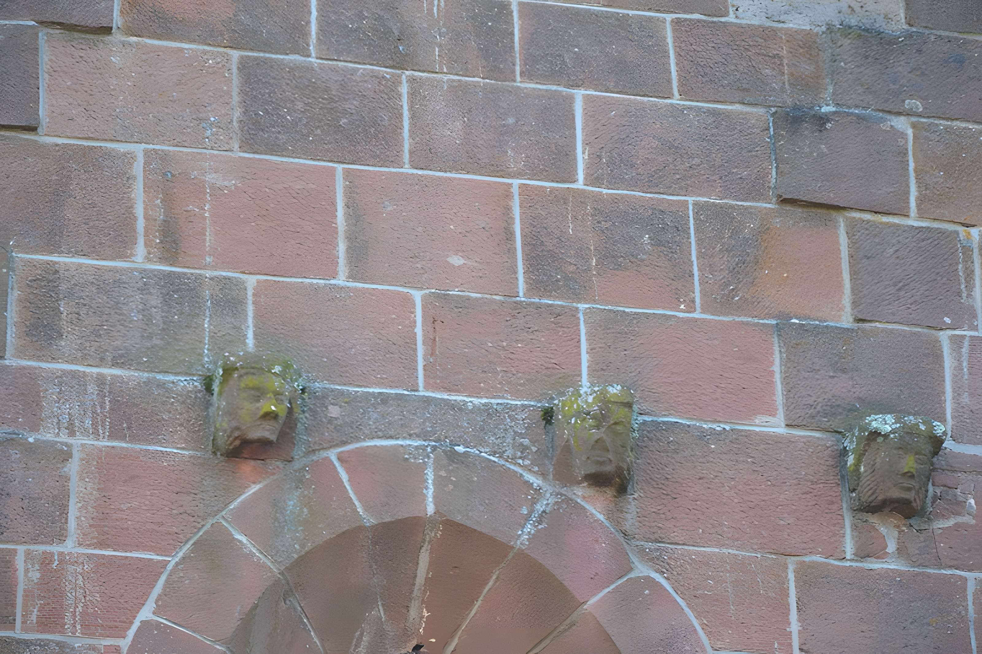 Église Saint-Pierre de Collonges-la-Rouge