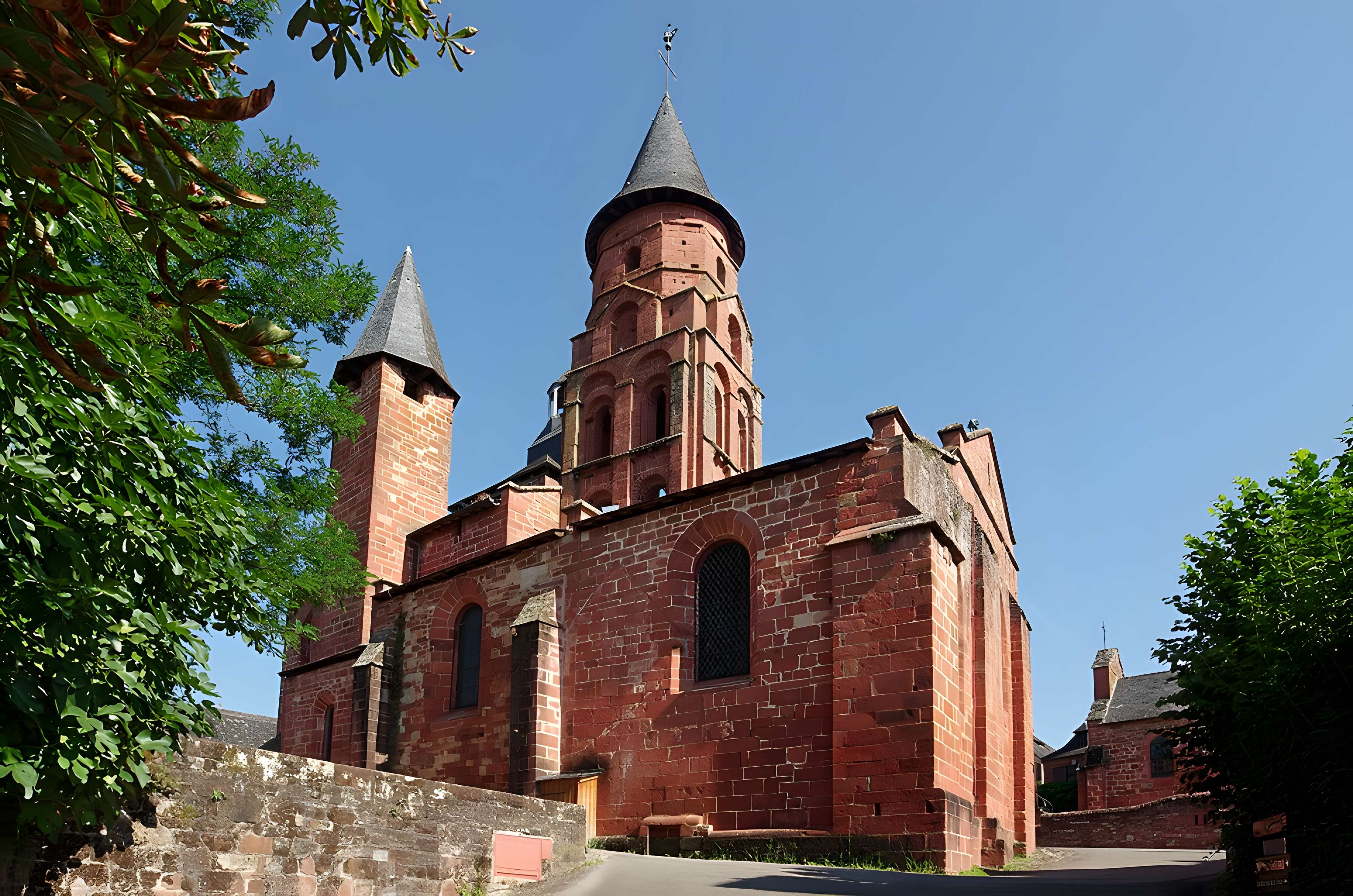 Église Saint-Pierre de Collonges-la-Rouge