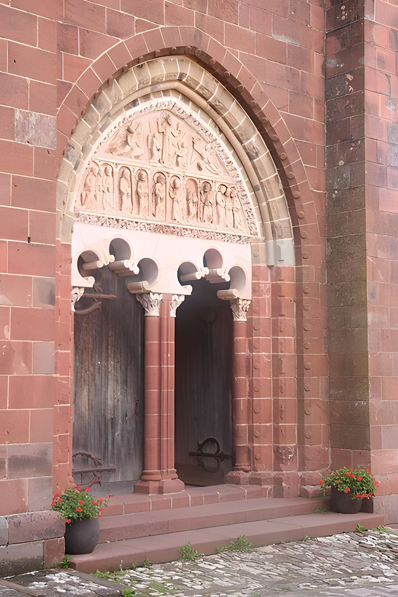Église Saint-Pierre de Collonges-la-Rouge