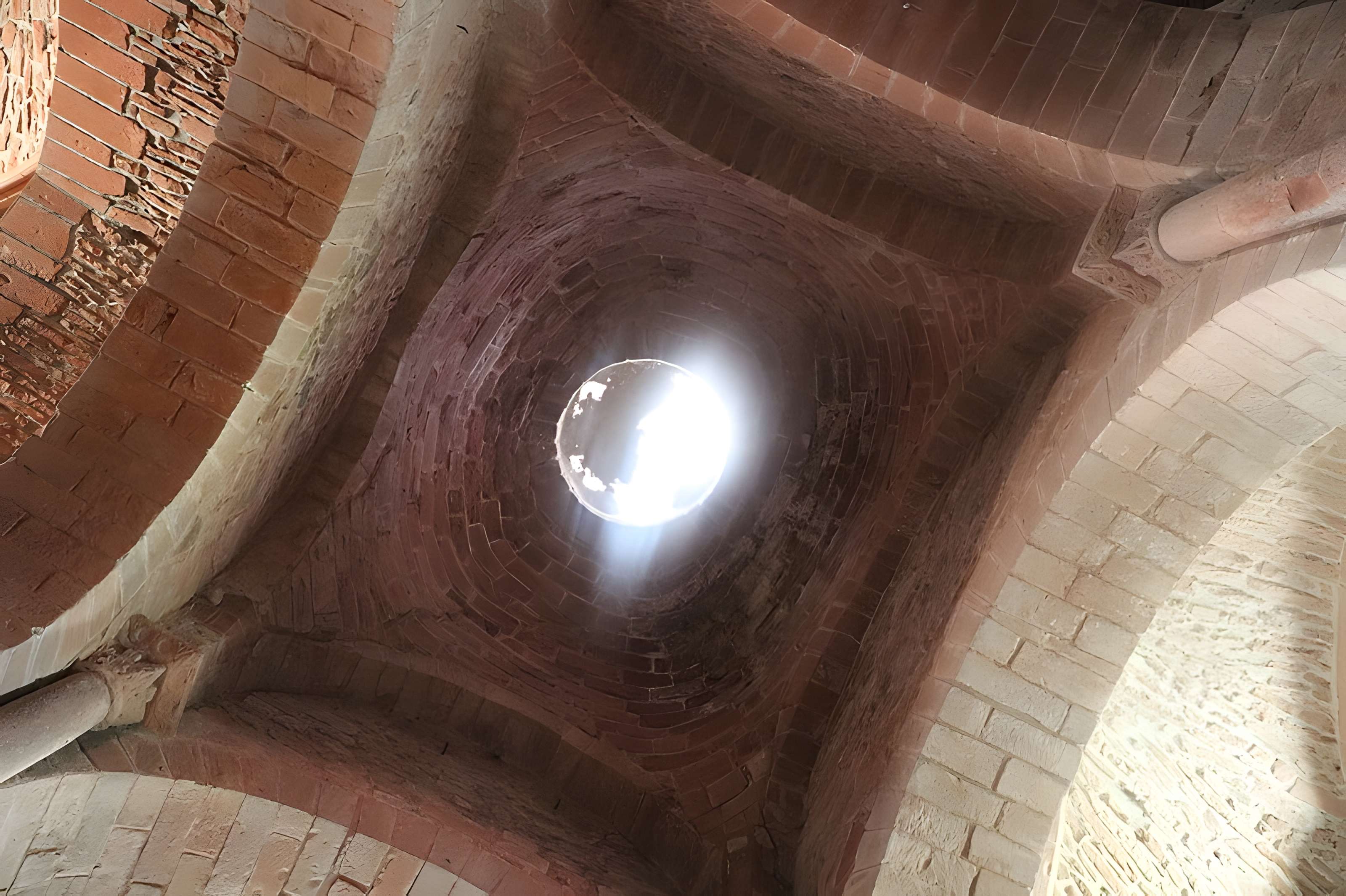 Église Saint-Pierre de Collonges-la-Rouge