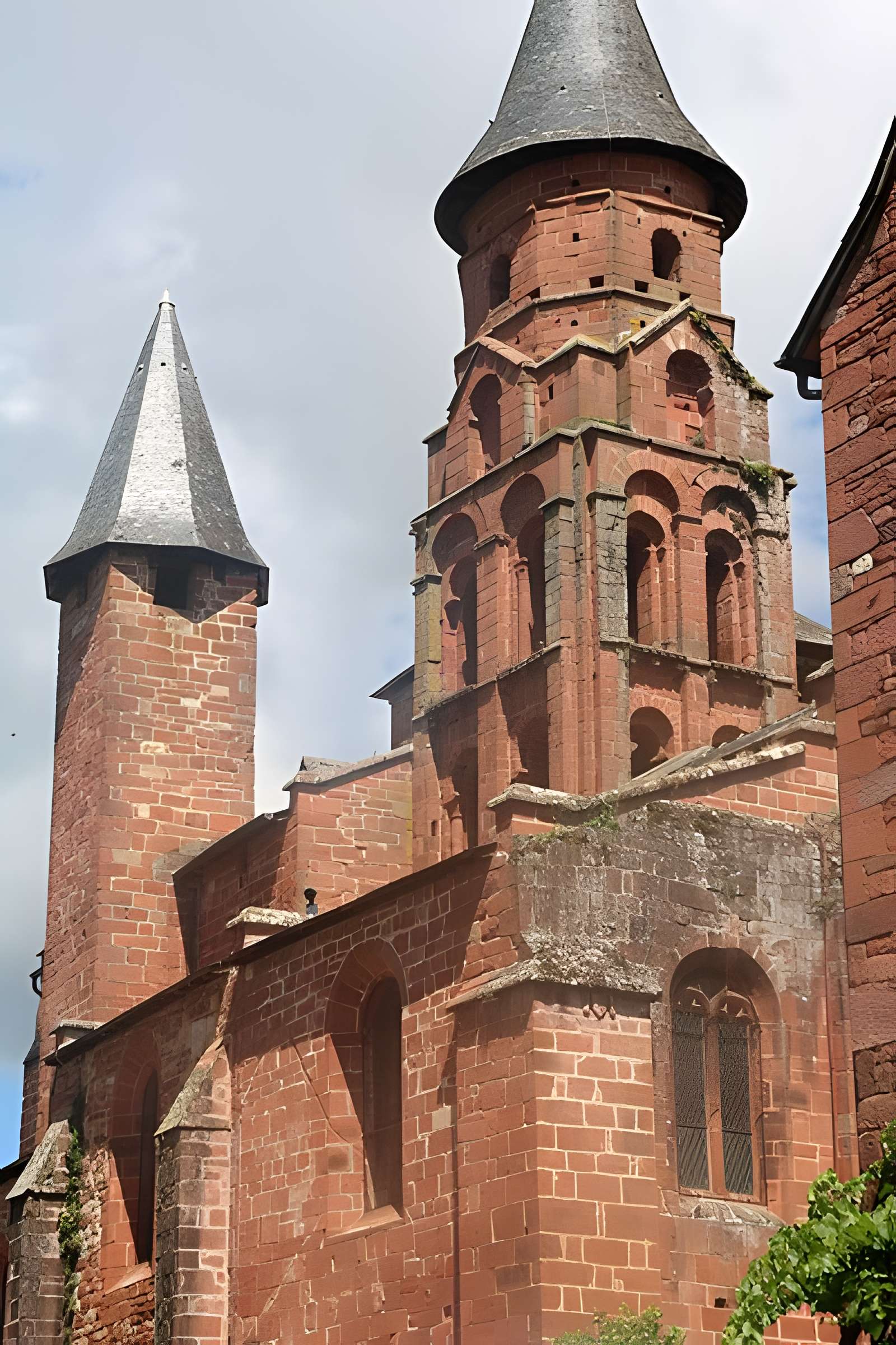 Église Saint-Pierre de Collonges-la-Rouge