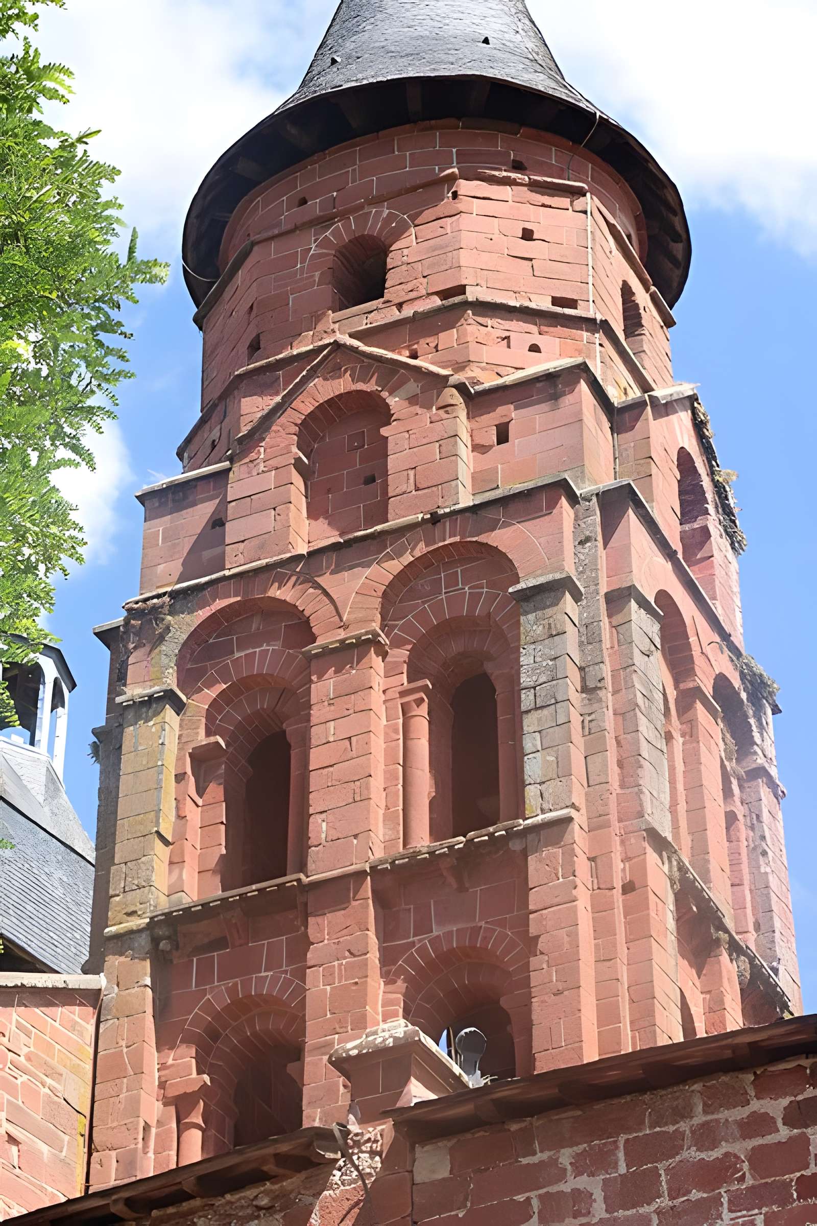 Église Saint-Pierre de Collonges-la-Rouge