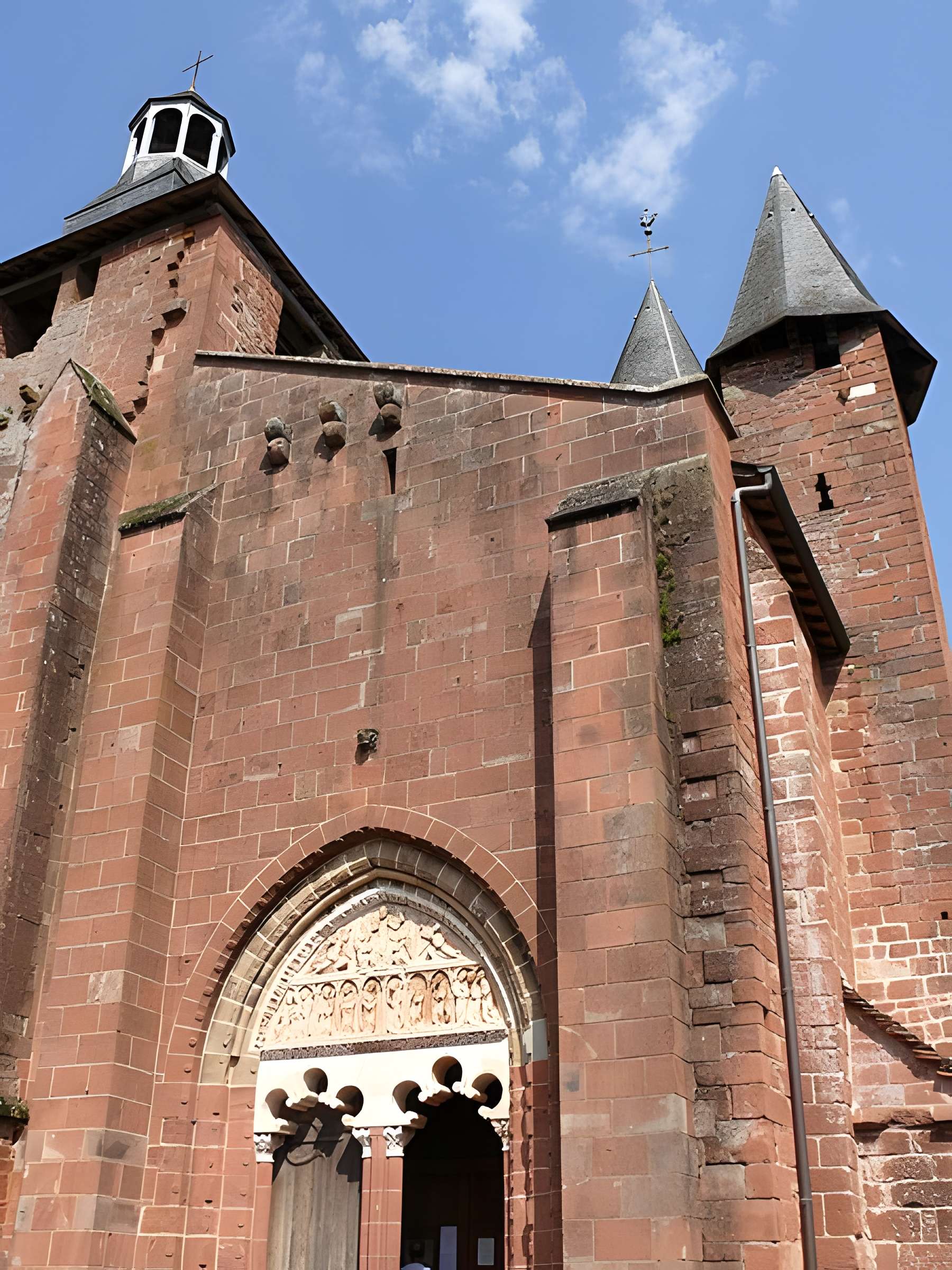 Église Saint-Pierre de Collonges-la-Rouge